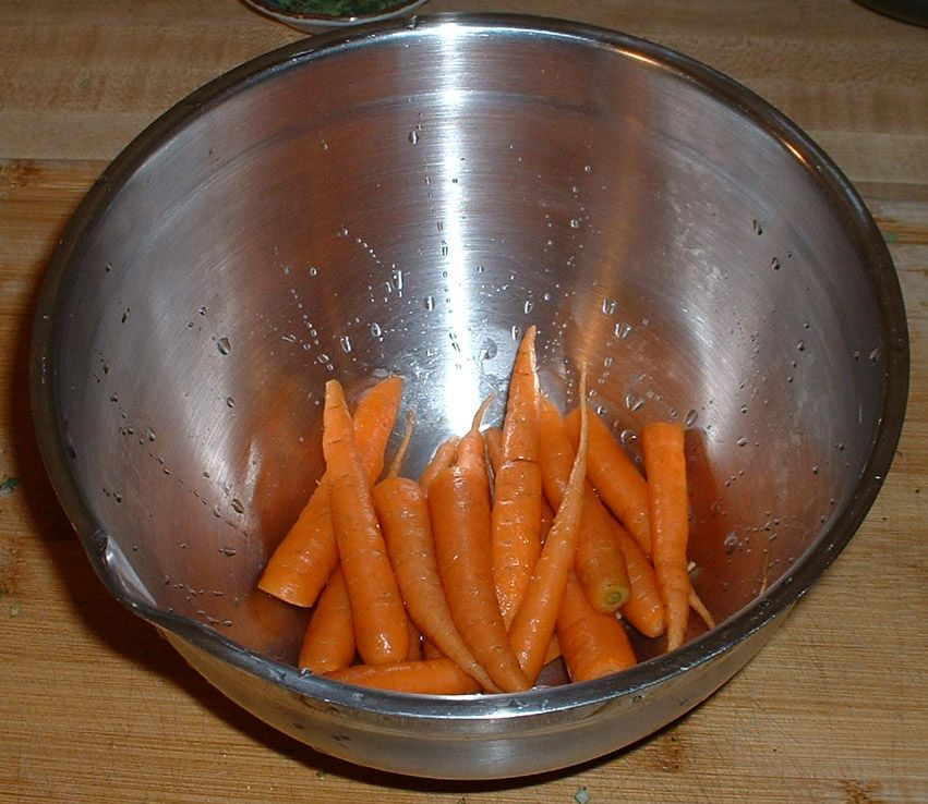 02_carrots_washedAndTrimmed.jpg
