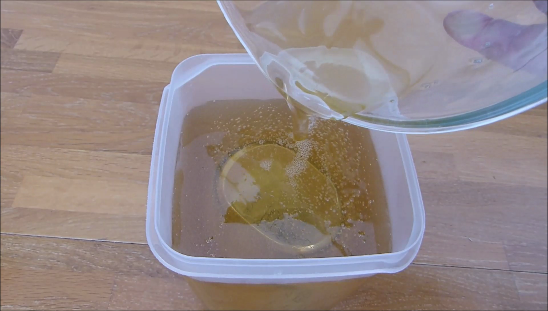 120 Mould filled with melted Gelatine Glycerin Moulding Material.png