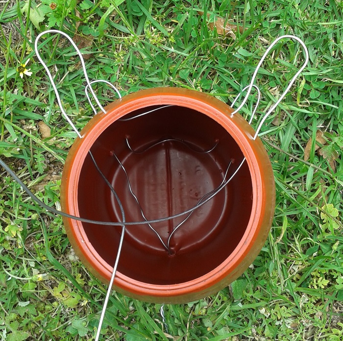 22 Instructables - Recycled Pig - Make Front Legs.jpg