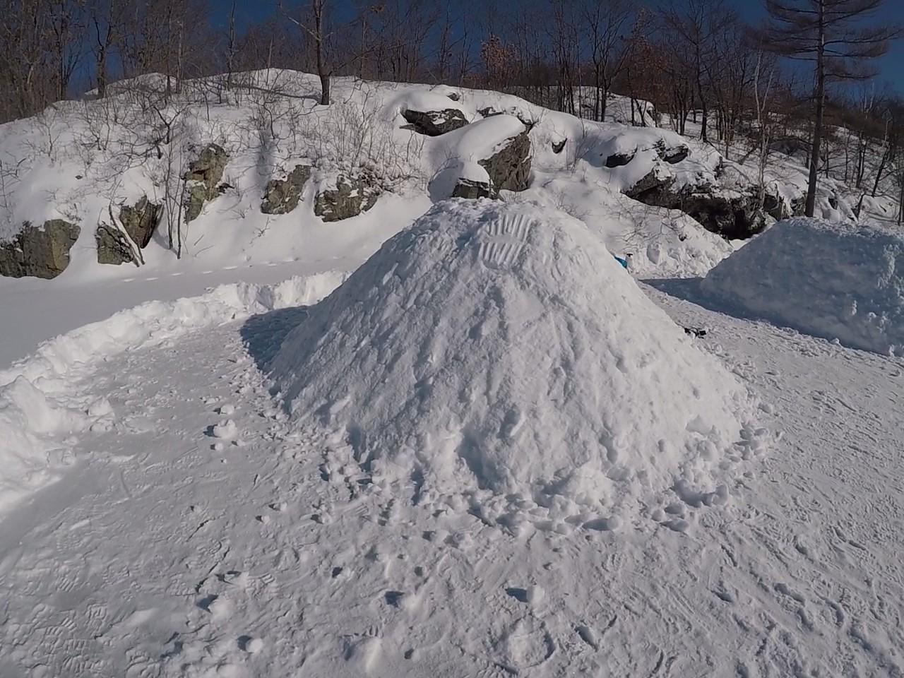 6 - quinzee stage 1 - frame at 0m5s.jpg