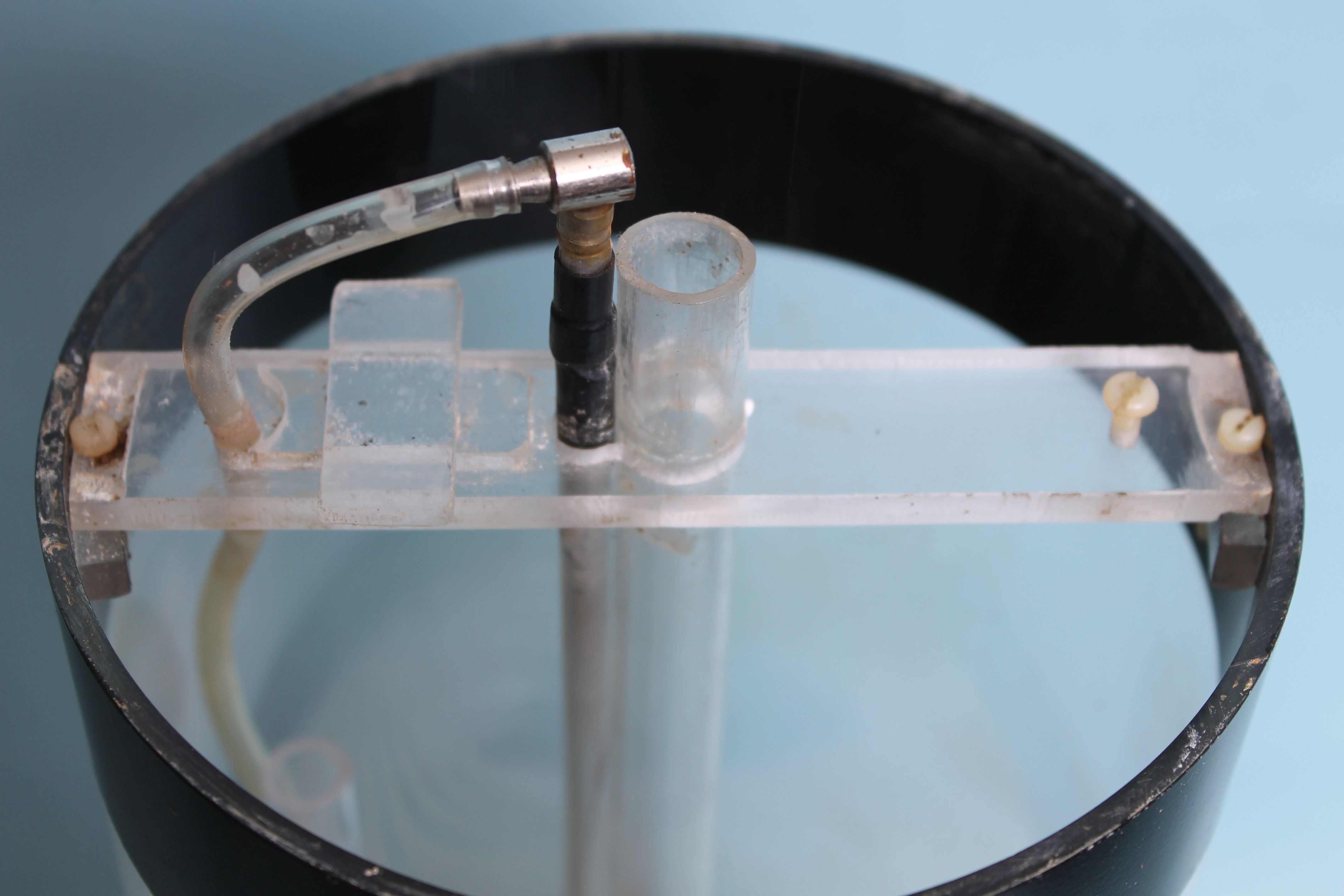 Aquarium Lamp Tank top showing cross bar - IMG_3453.jpg