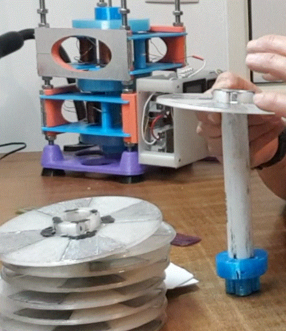 Capacitor Disks 2.gif