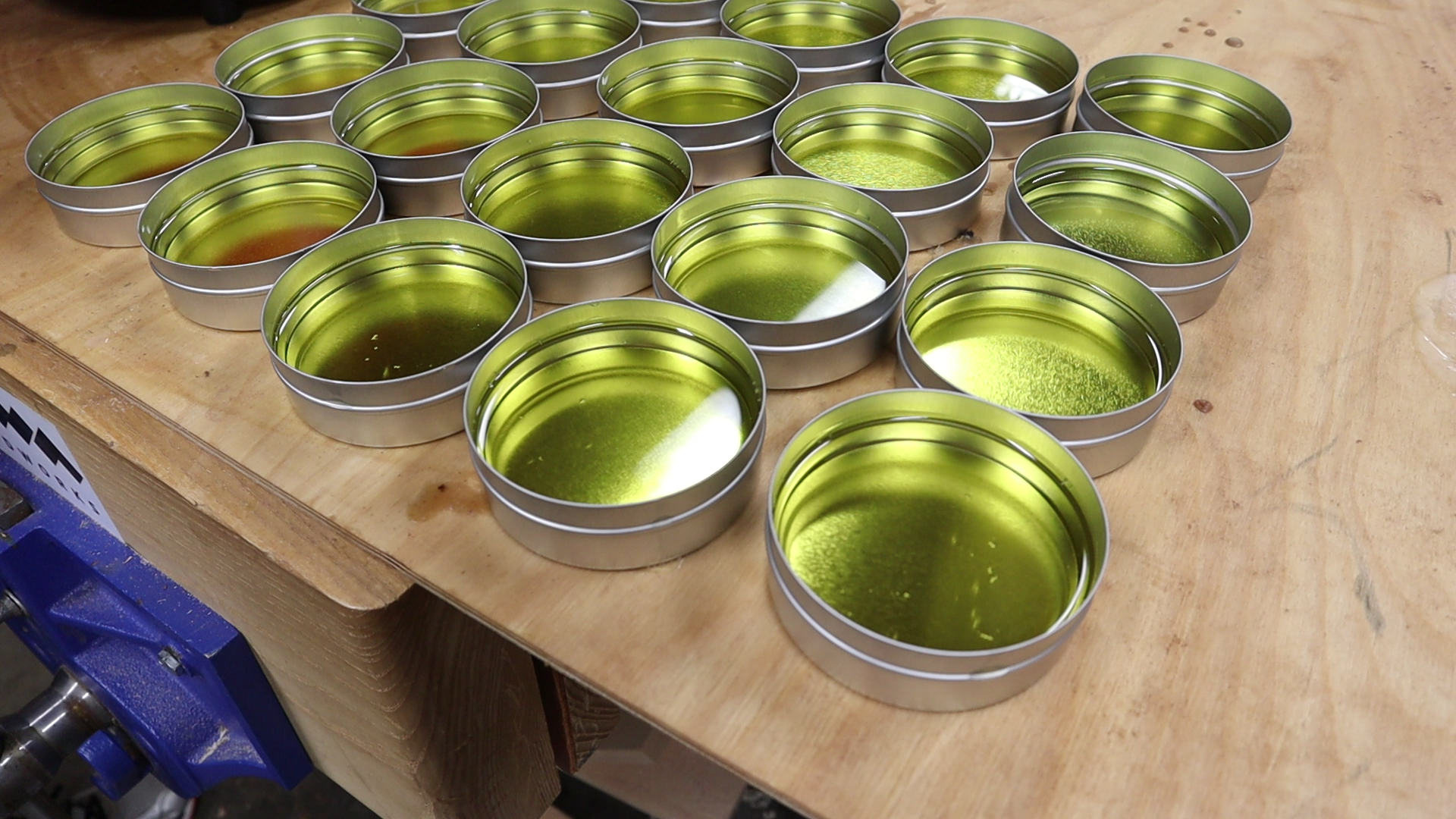 Cutting Board Wax Filling Tins With Wax.bmp