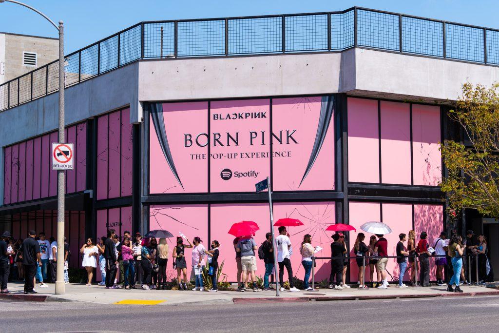 Fans-Line-Up-for-the-Spotify-x-BLACKPINK-BORN-PINK-Pop-Up-Experience-in-LA--1024x683.jpg