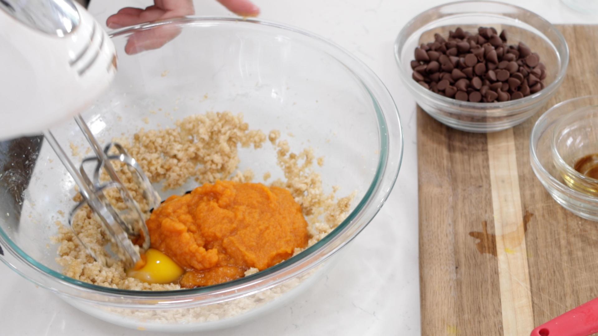 How to Make Pumpkin Chocolate Chip Cookies.00_02_32_08.Still004.jpg