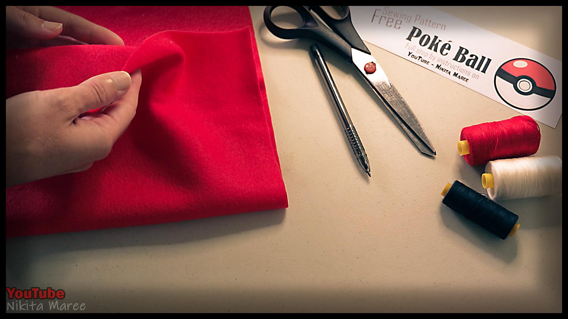 How to make a Poke Ball. DIY pokemon tutorial. Make your pokeball (4).jpg