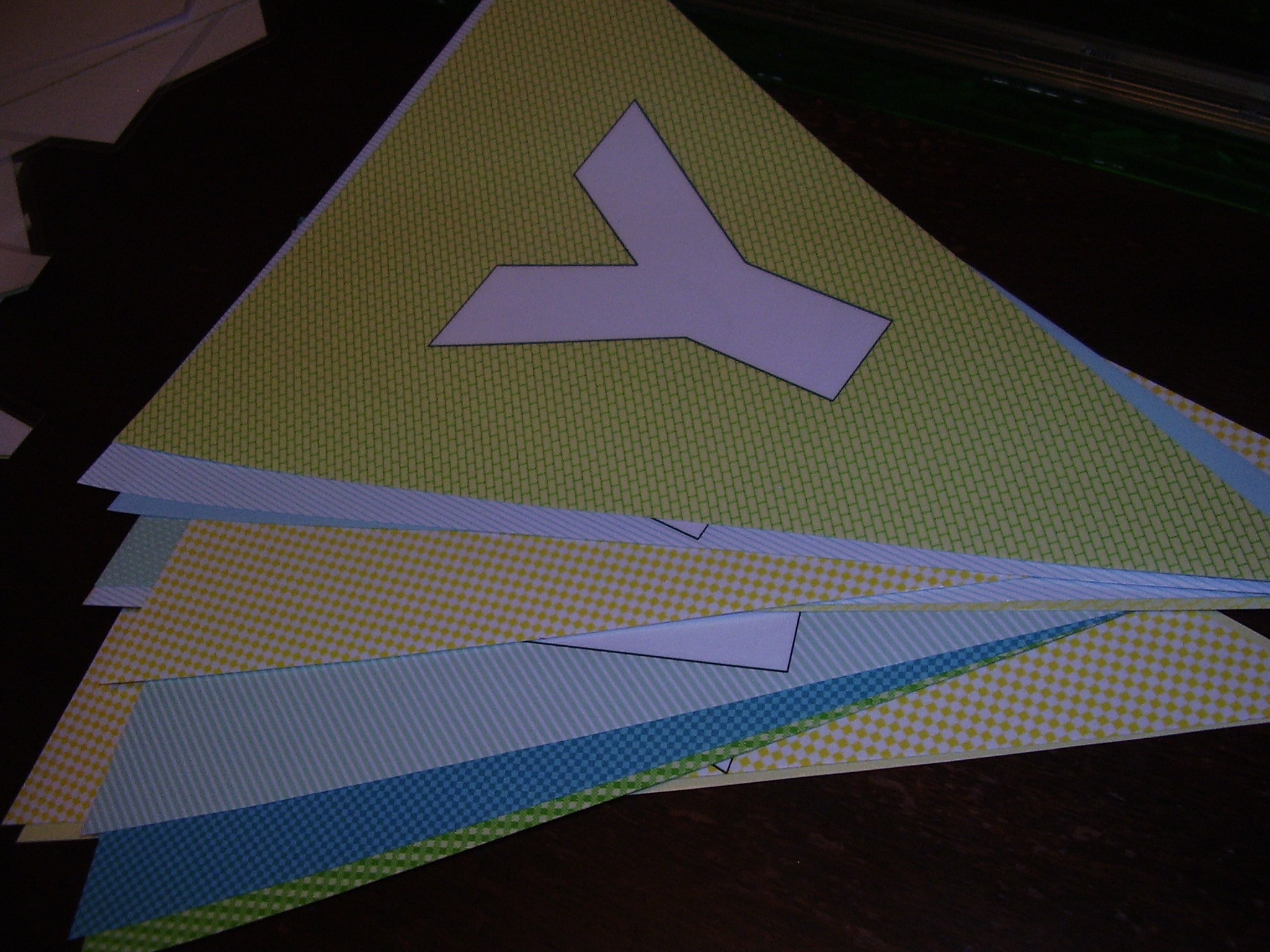 Laminated_pennants.JPG