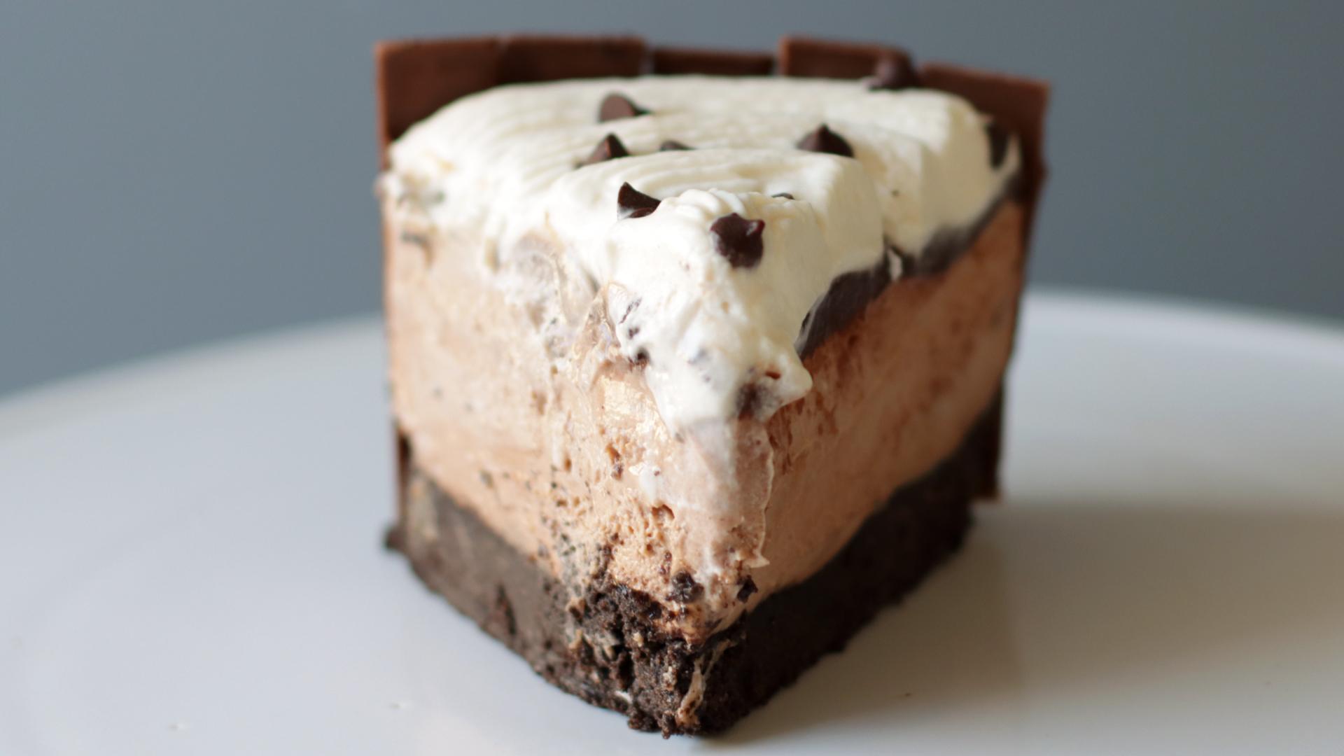 No Bake Chocolate Cheesecake With Kit Kats | Easy Cheesecake Recipe 2.jpg