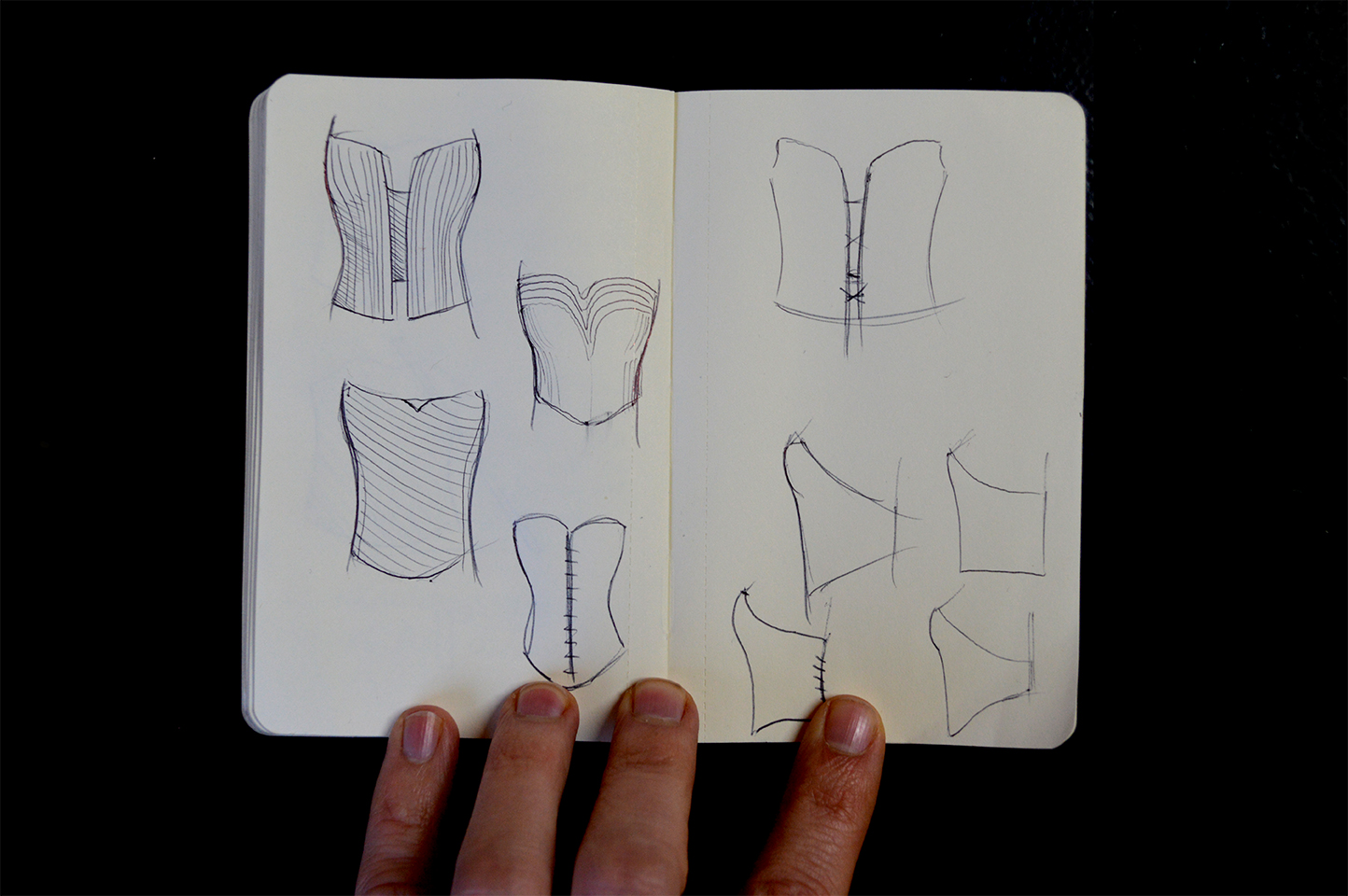 Sketch forme corset muse 72dpi.jpg