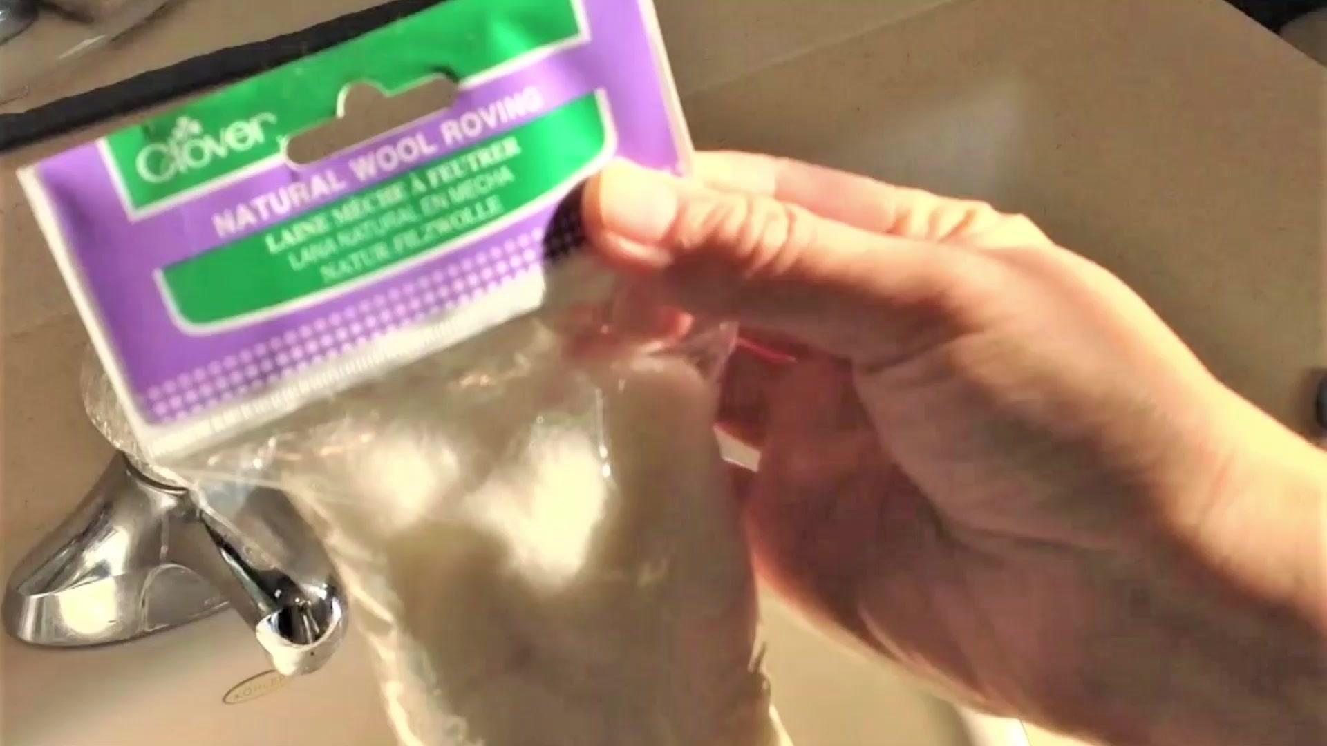 Step 1 Make 4 Felt Beads Fade Out 01.jpg