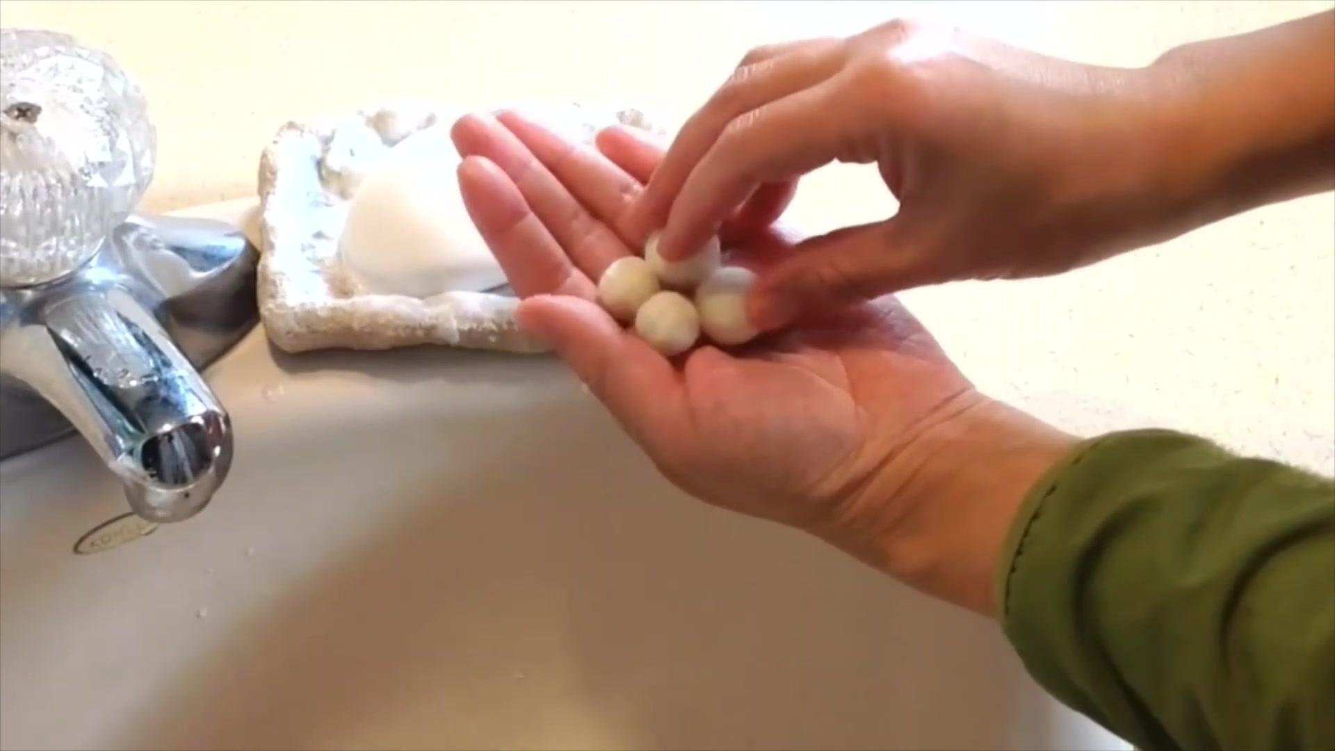 Step 1 Make 4 Felt Beads Fade Out 50.jpg