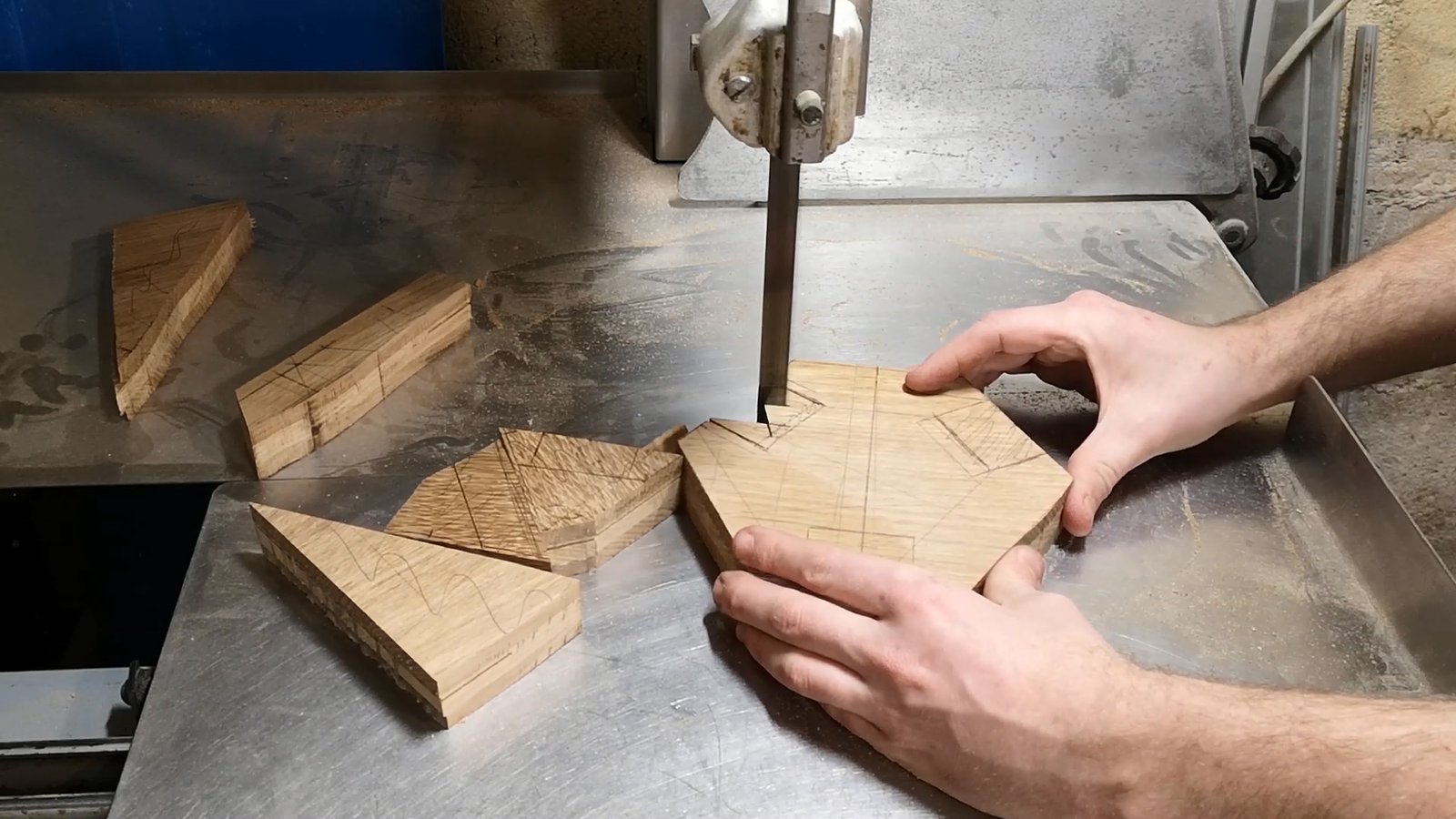 TRIANGLE SUPPORT DECOUPE.png