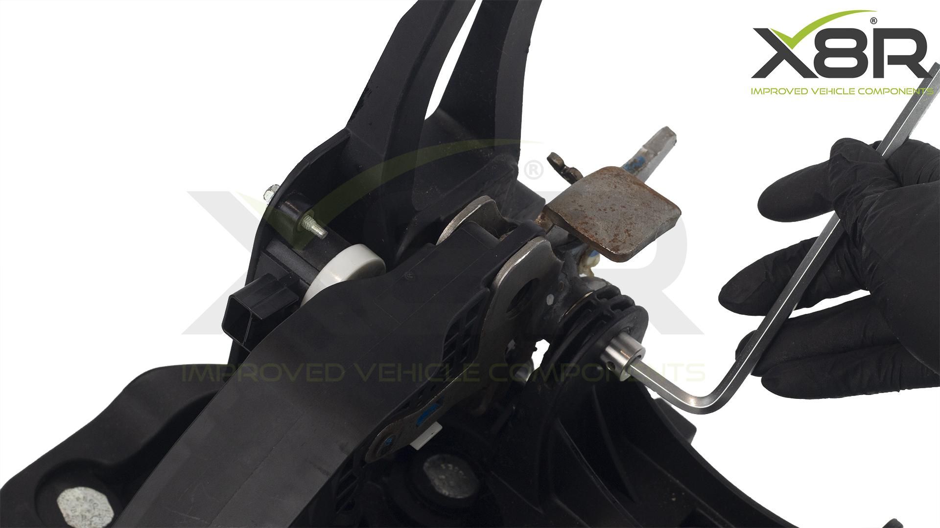 X8R0282 use allen key.jpg