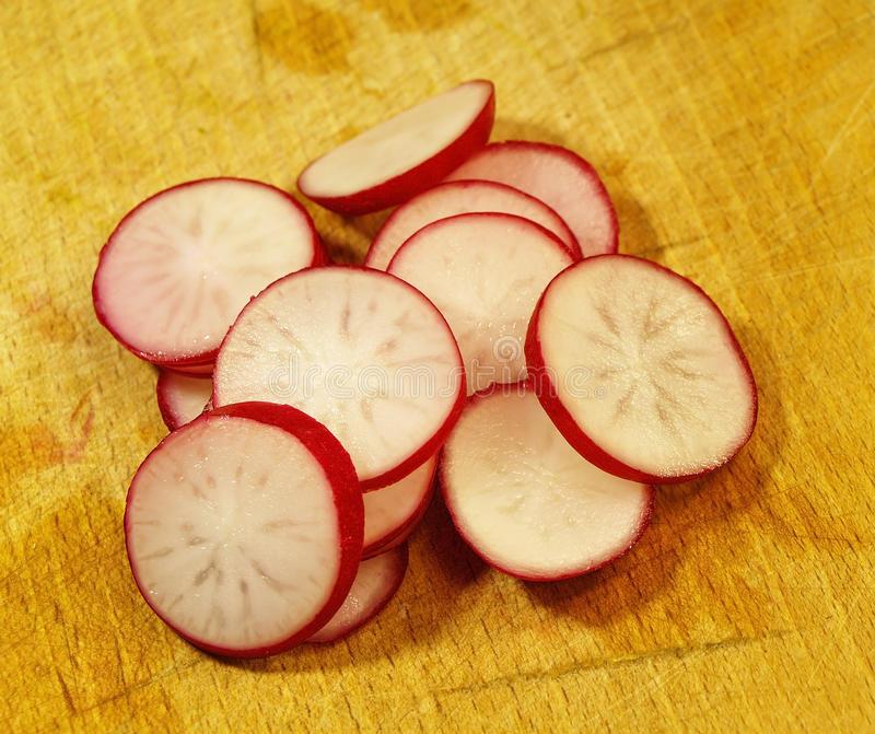 fresh-radish-cut-up-29775124.jpg