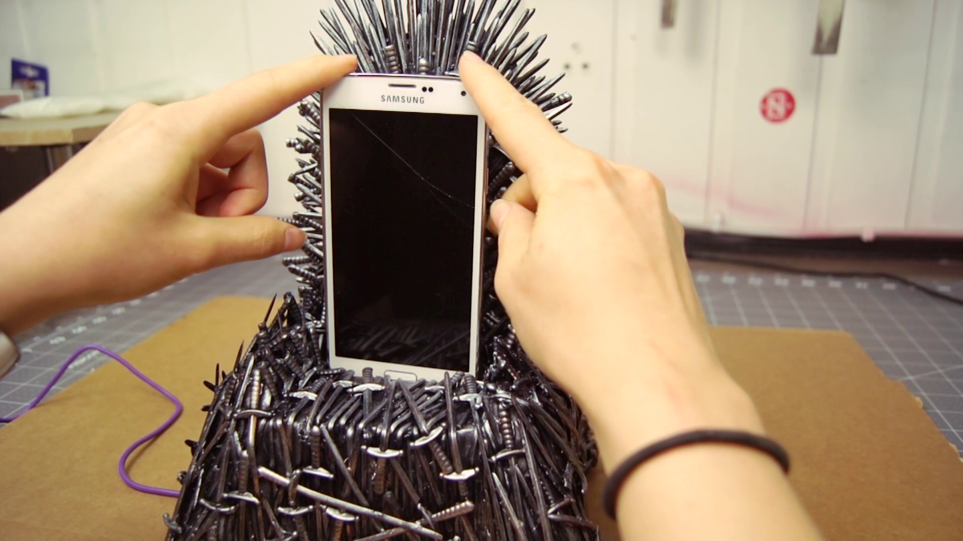 game-of-thrones-iron-throne-phone-charger-usb-nerd-nerdy-desktop-2017-07-15-20h01m43s194.png