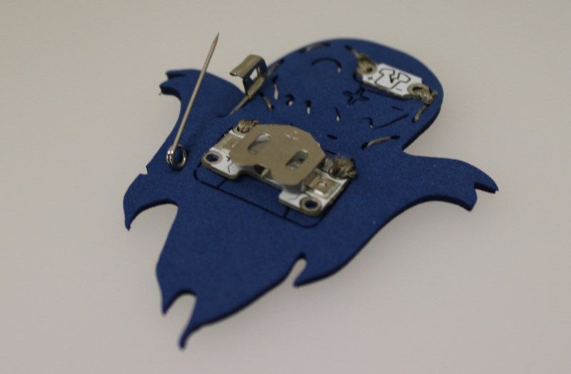 how_to_make_a_sewable_halloween_led_badge_800_17.jpg