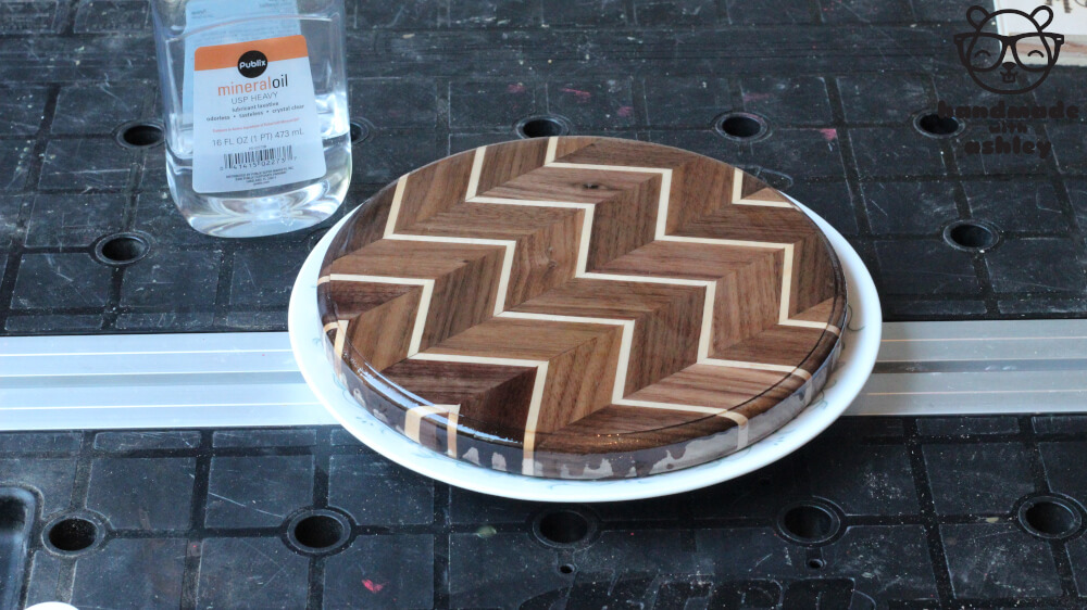 make_chevron_pattern_cutting_board_how_to_woodworking_woodwork_diy_tutorial (7).JPG