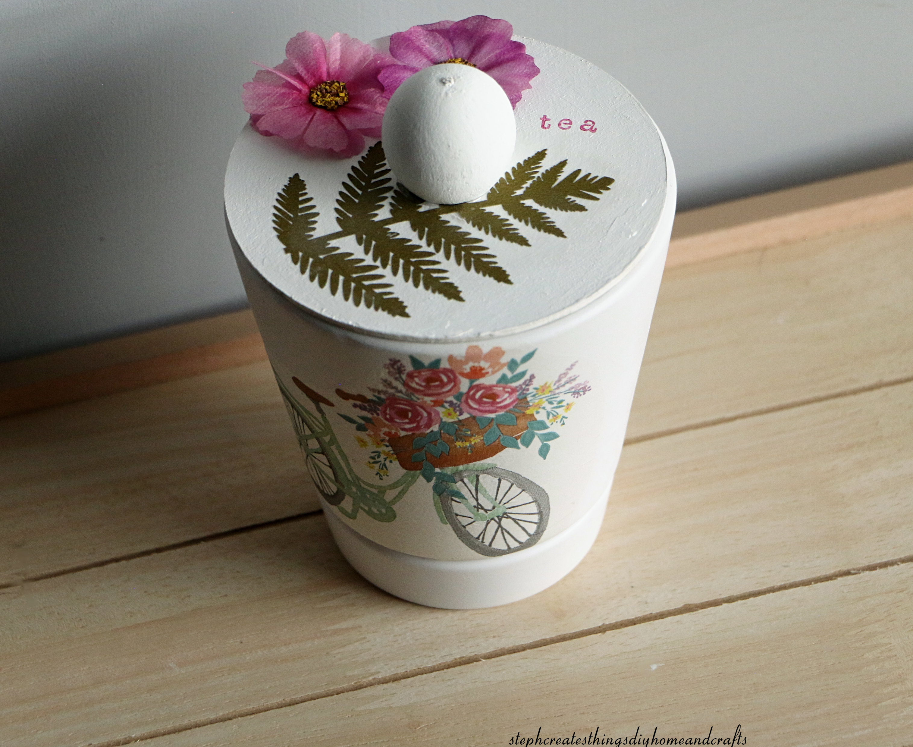 white-pot-with-paper flowers-decorative-napkin.png