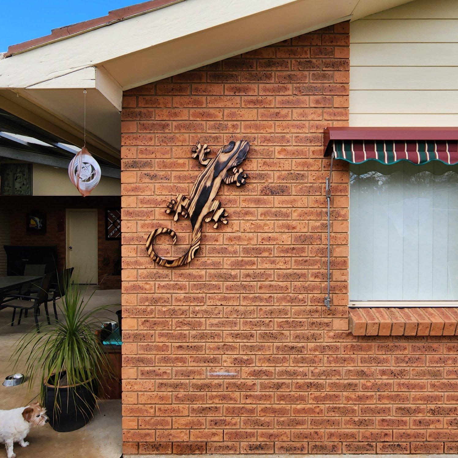 wooden gecko wall art (8).jpg