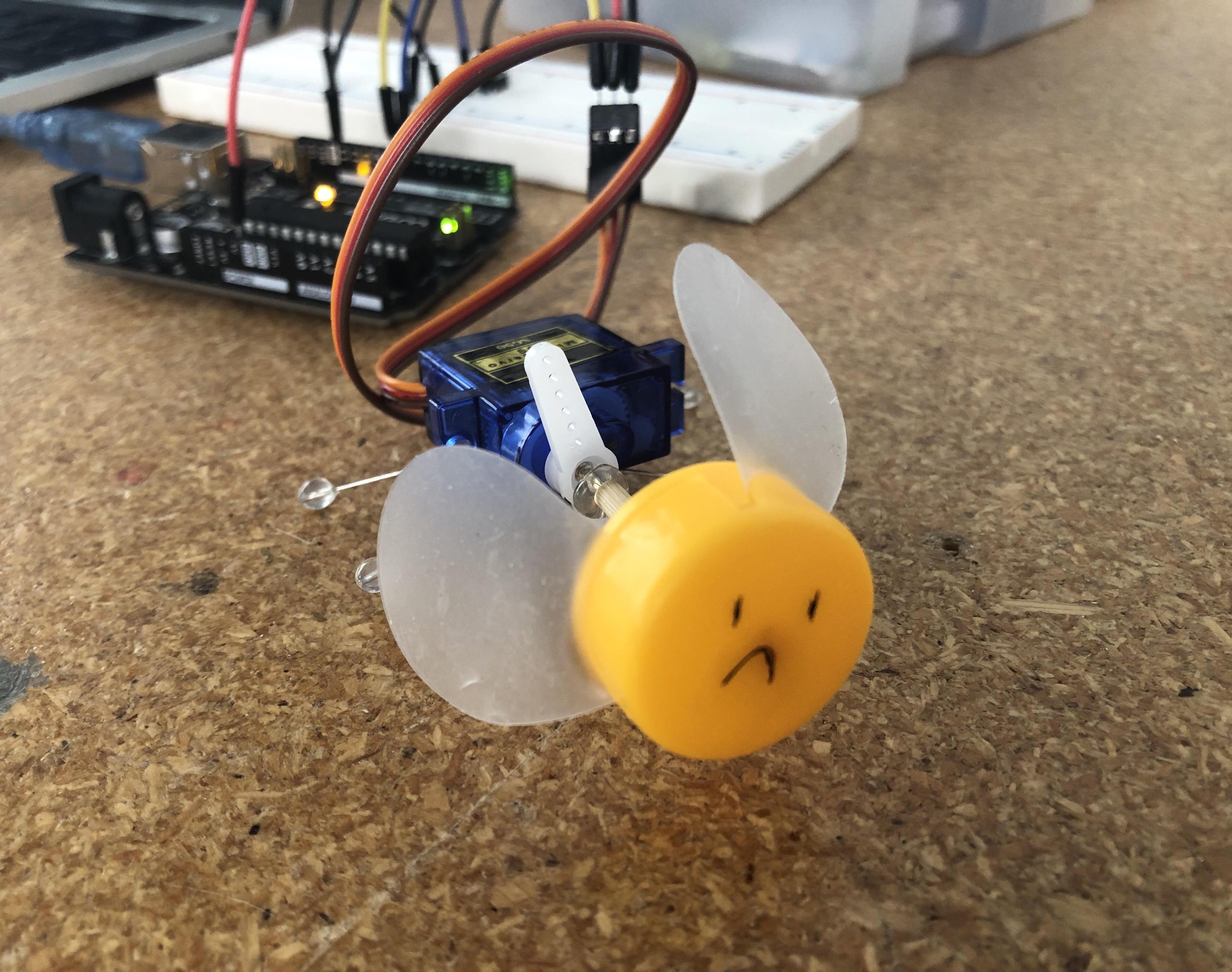 Simple Uncordinated Robot Creature with Arduino