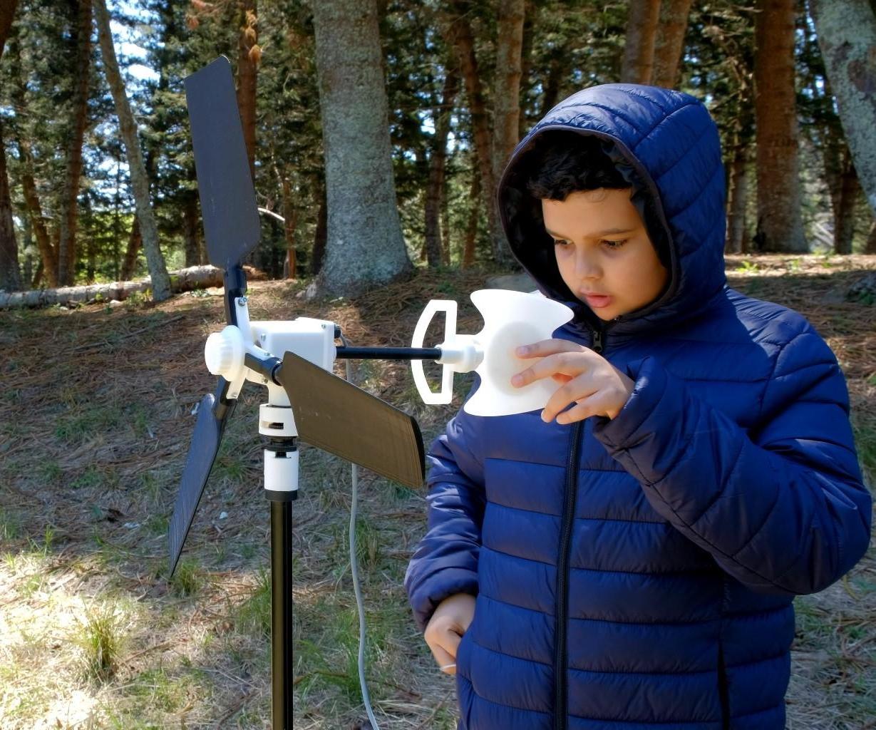 HOW TO MAKE a PORTABLE WIND TURBINE