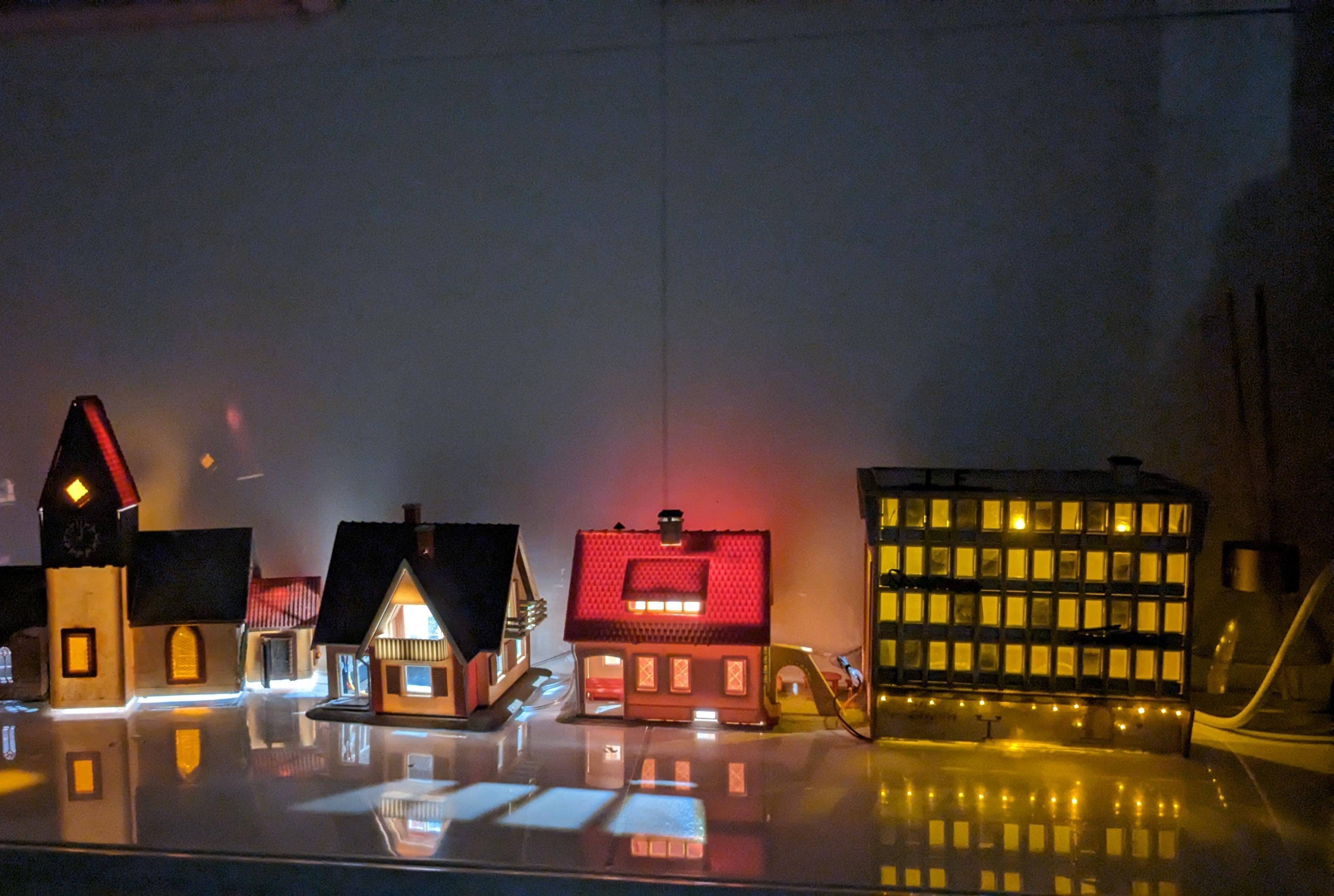 Upgrade Miniature Houses With Capacitive Sensor/ Touch Sensor Light