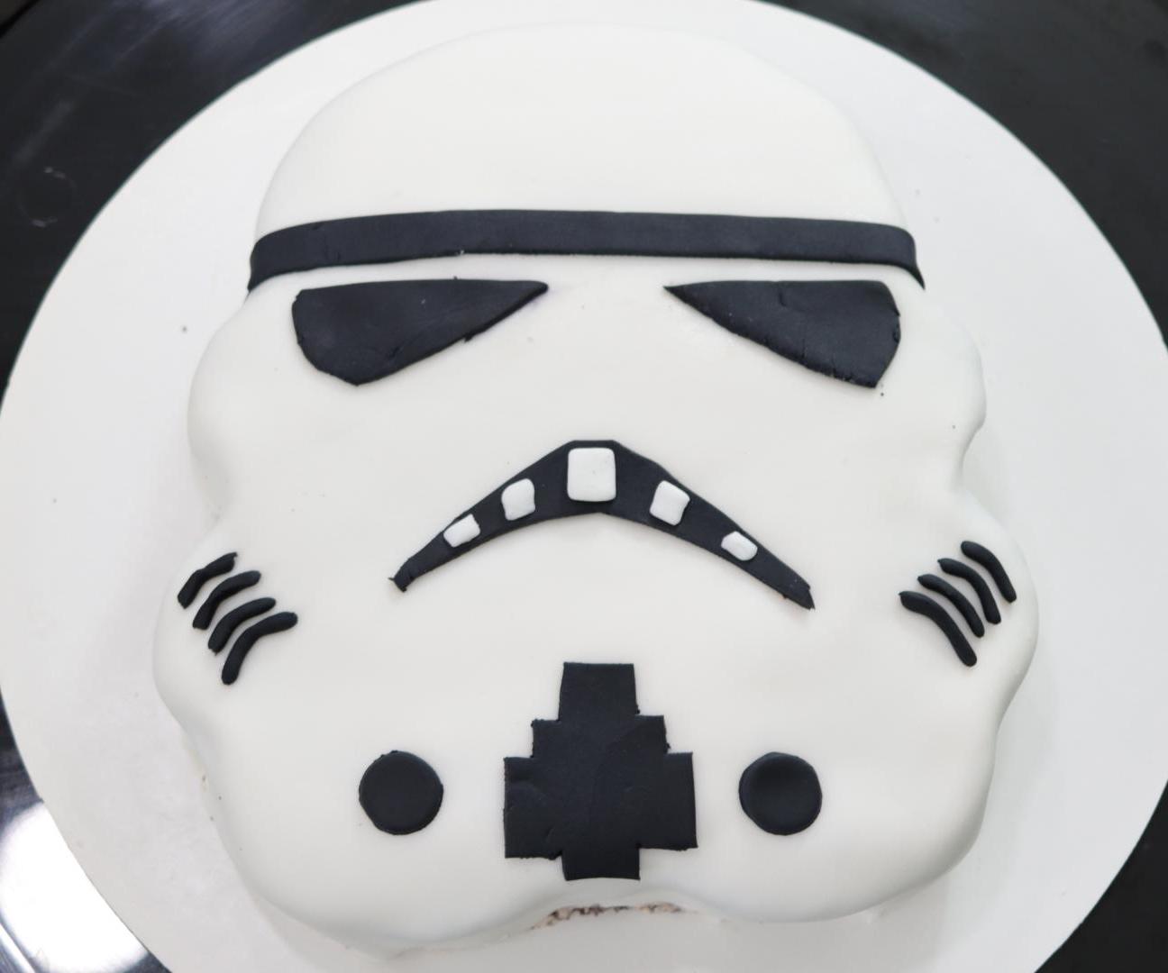 Star Wars Stormtrooper Cake