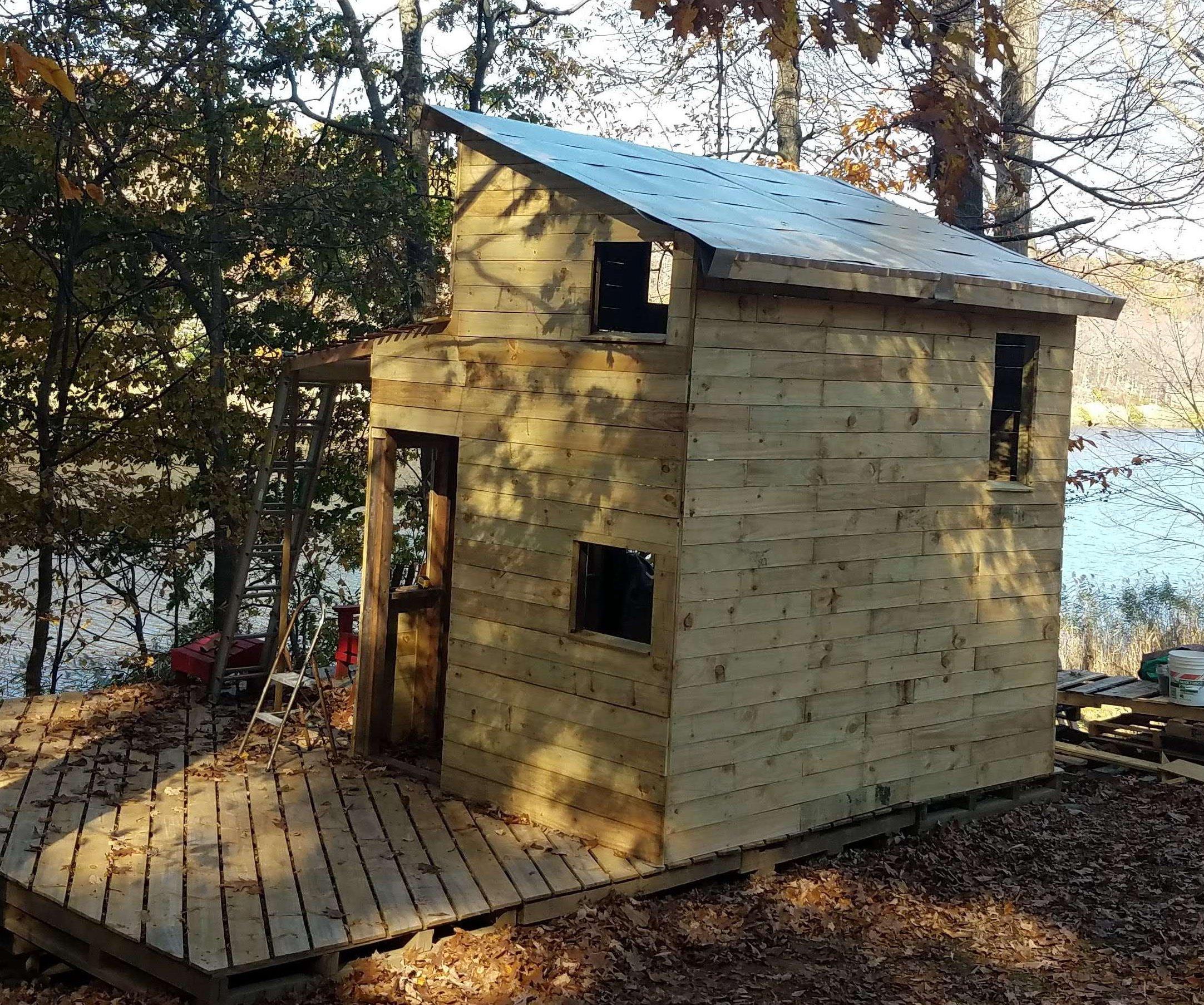 Pallet Man-shed, One-man Build, Walls and Roof Up . Part Four