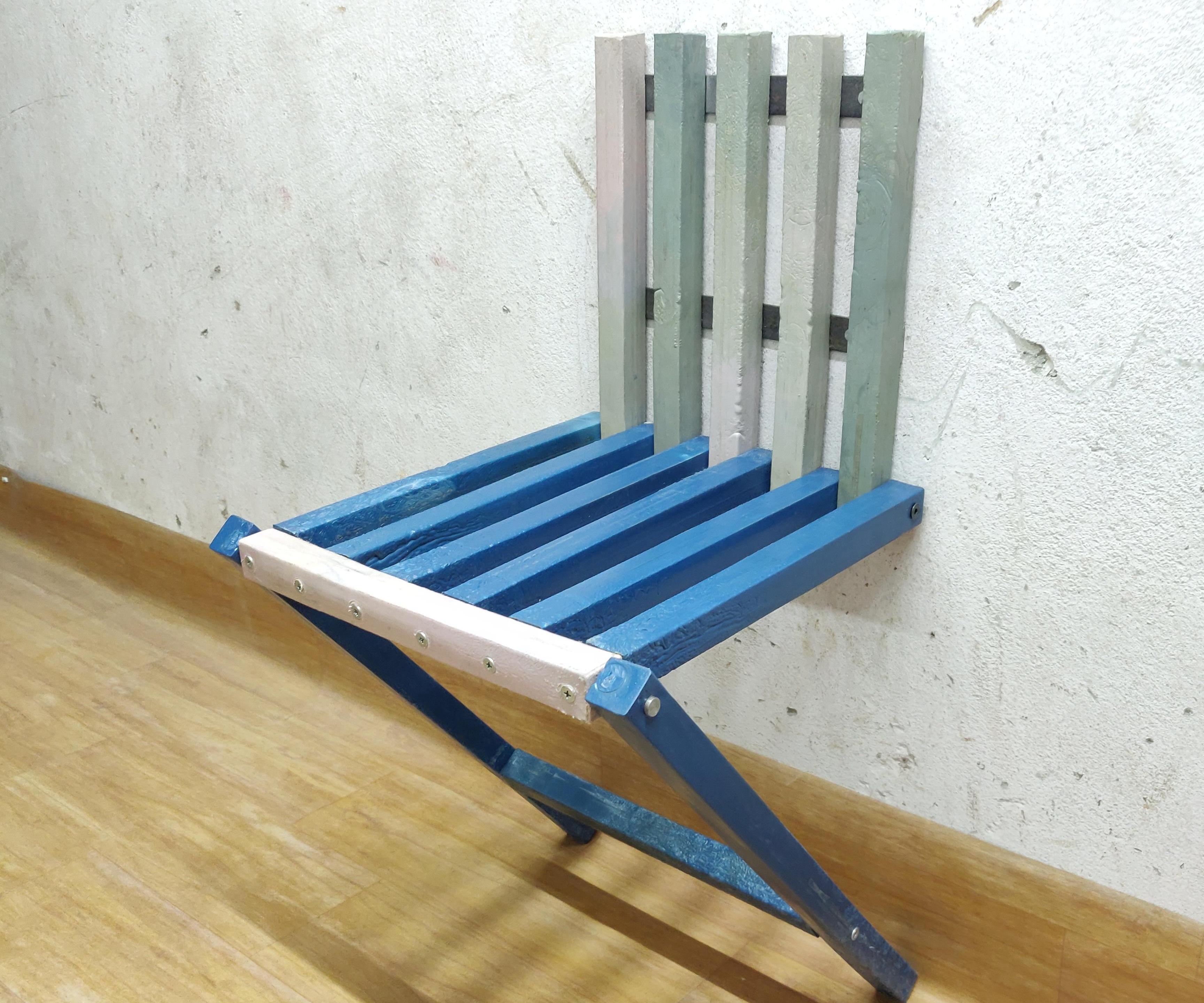 Wall Chair Out of Plastic Waste 