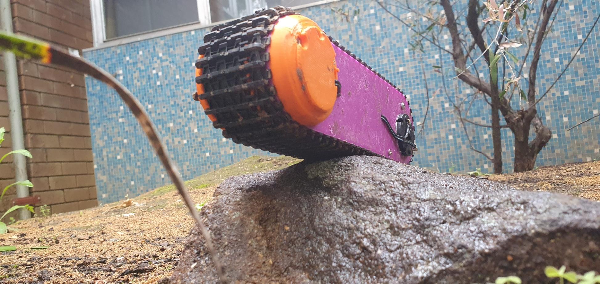 UNITRAC, a Low Profile Robotic Propulsion Platform.