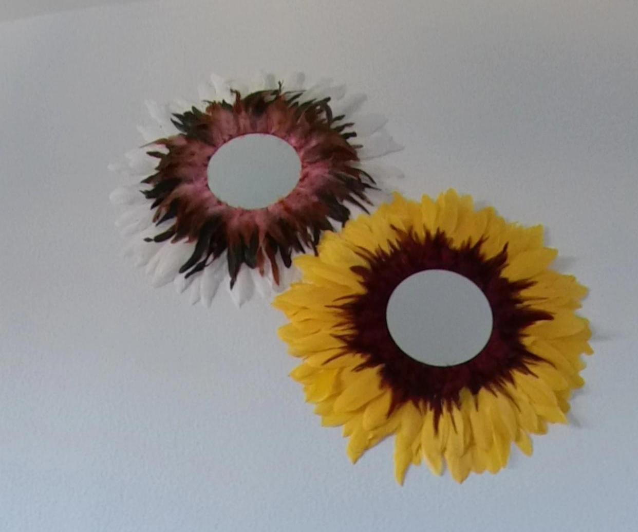 Jujuhat - Feathery Sunflower Mirror
