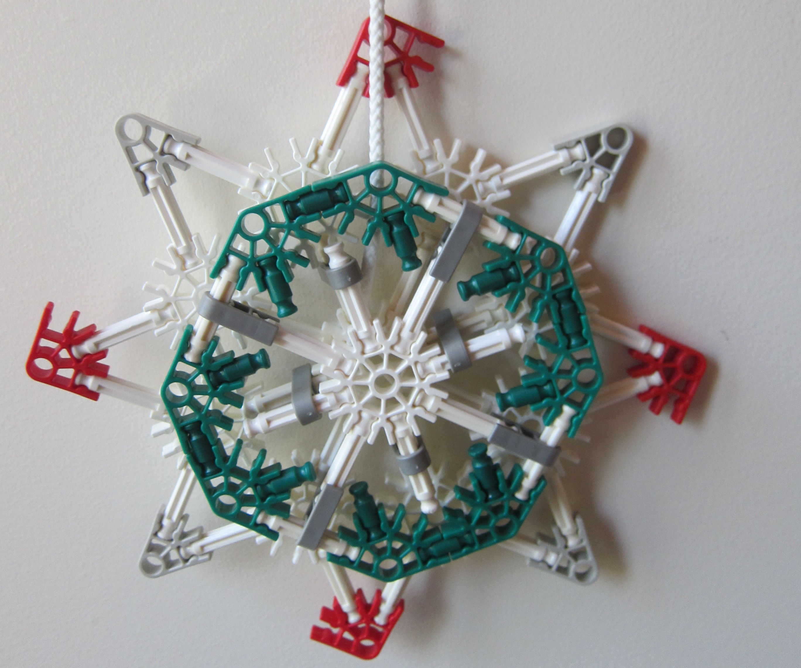 Easy-To-Build K'NEX Christmas Decoration