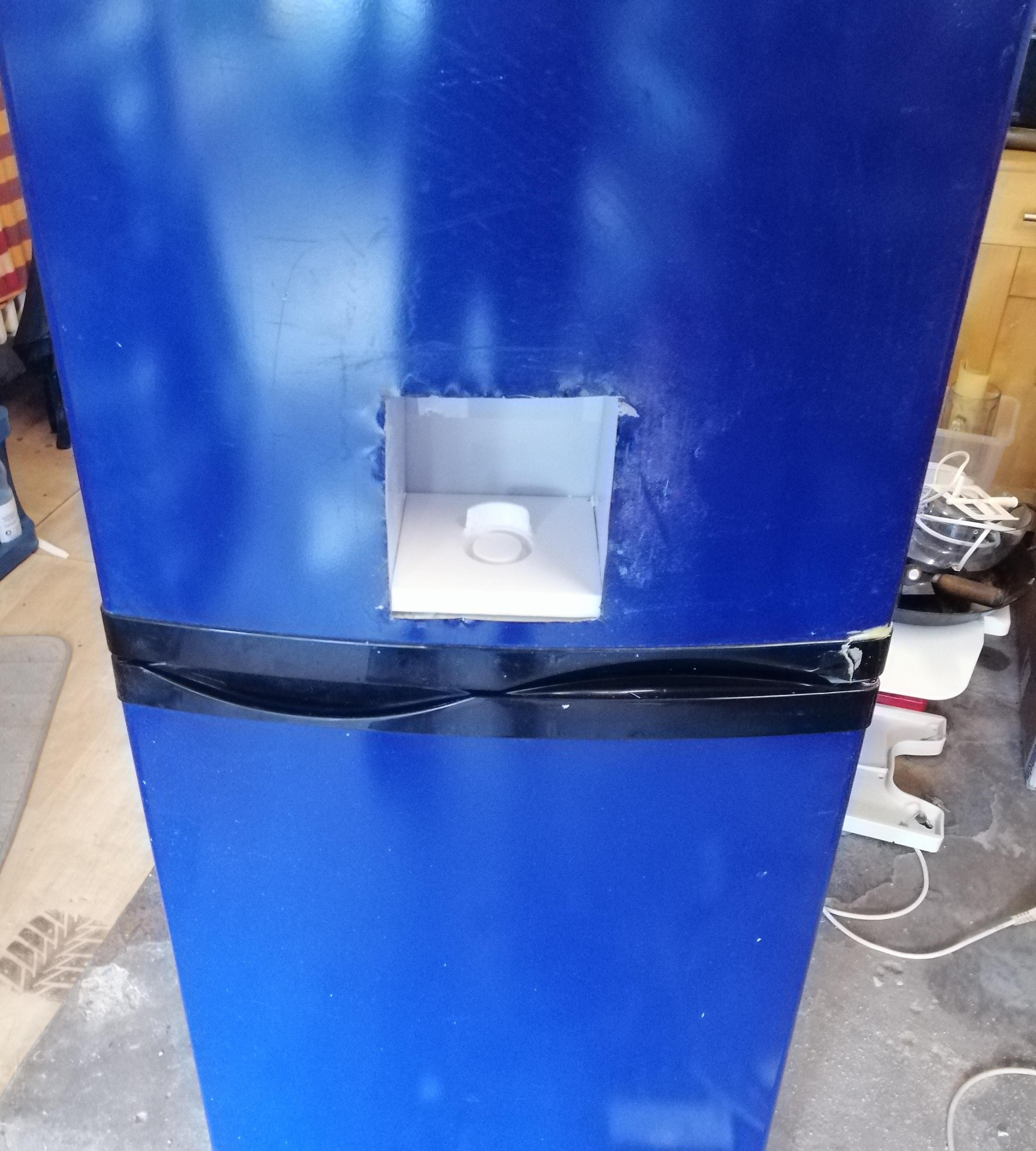 Appgesteuerter Cocktailkühlschrank Für Die Ultimative Party Zu Hause