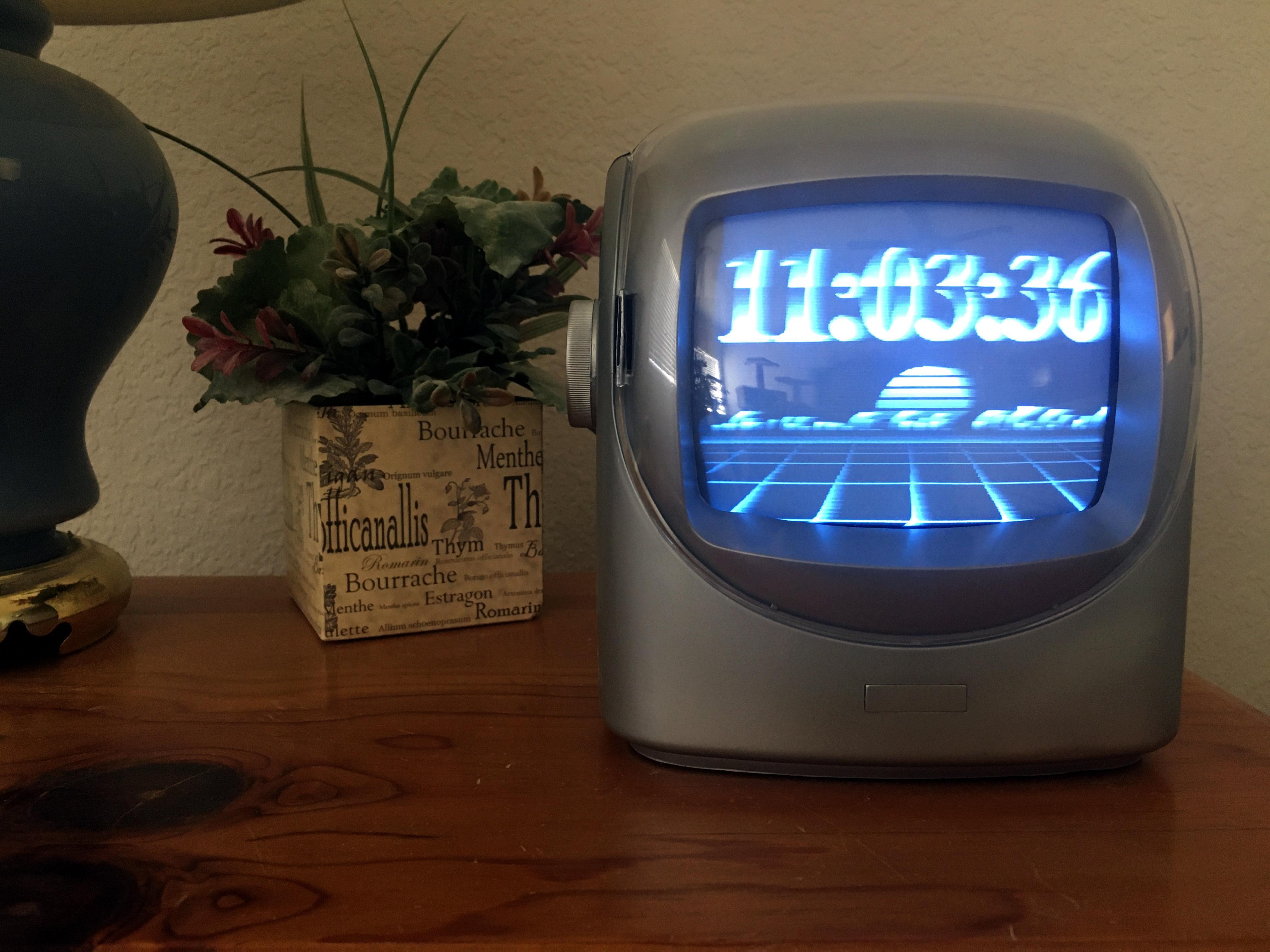 Make an Old TV Into an 80s Themed Clock