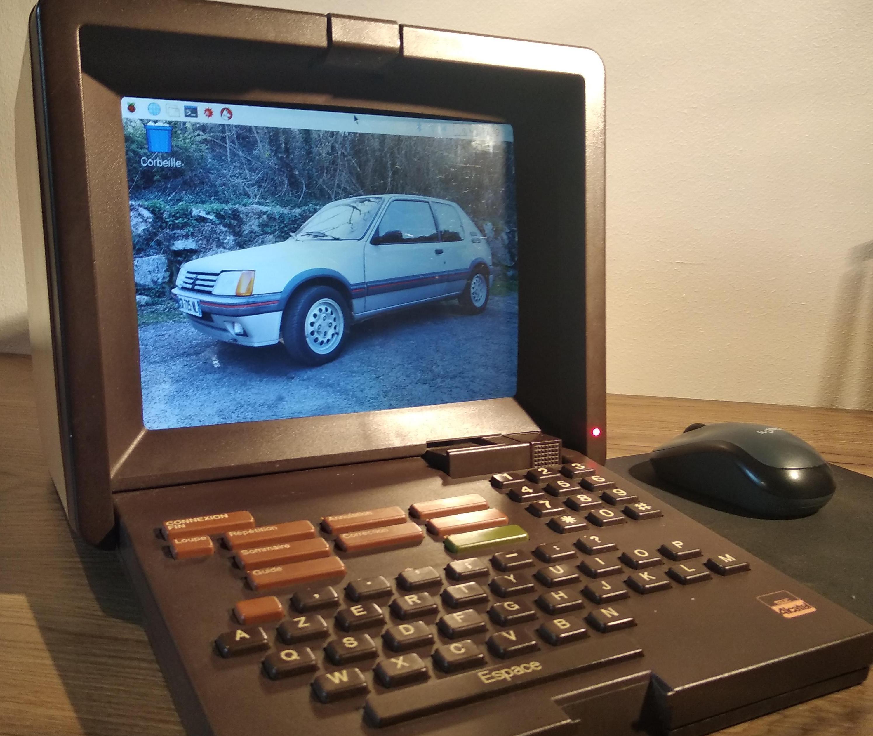 Old School Minitel Laptop 