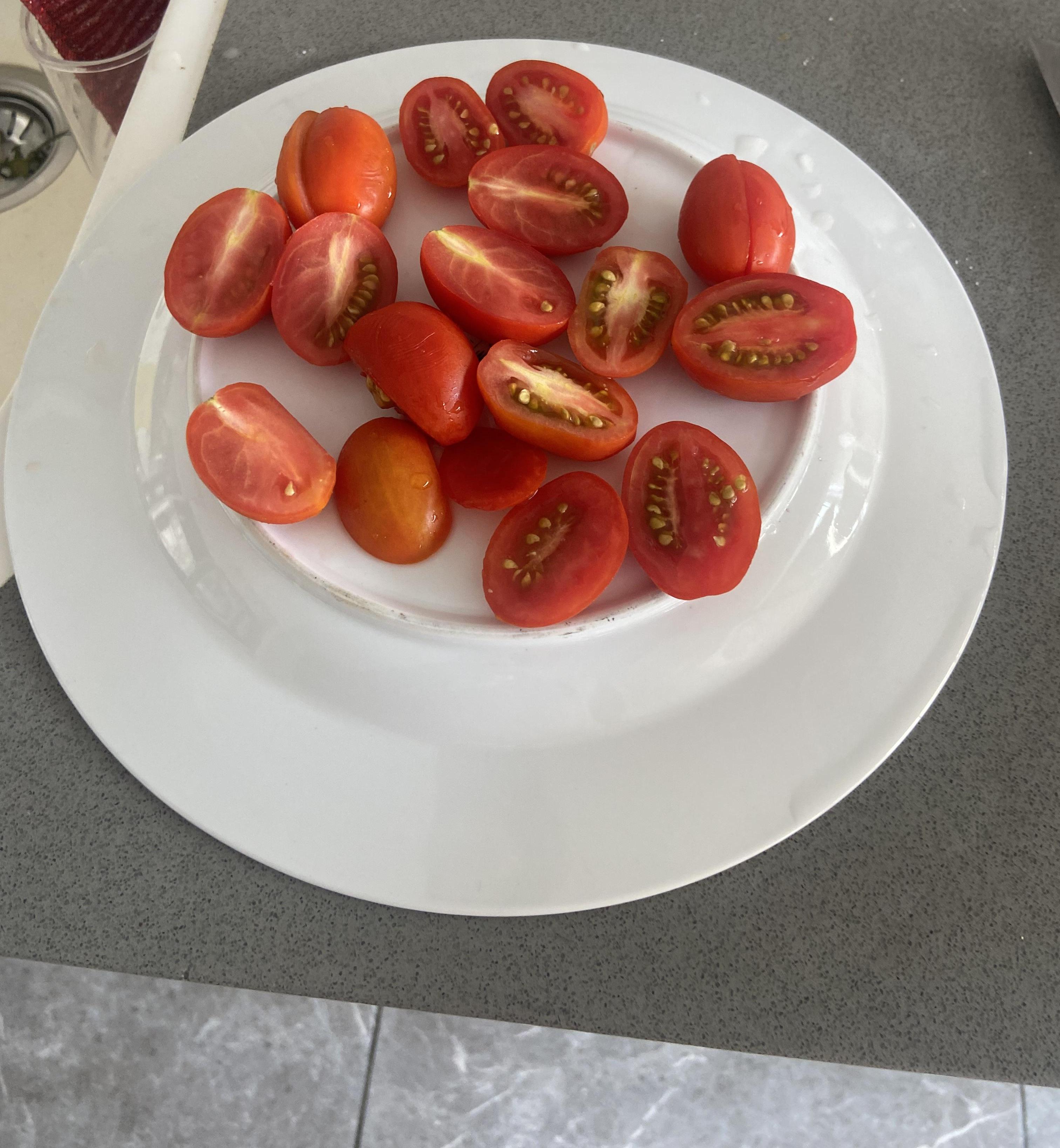 Cut Cherry Tomatoes With Only Two Plates