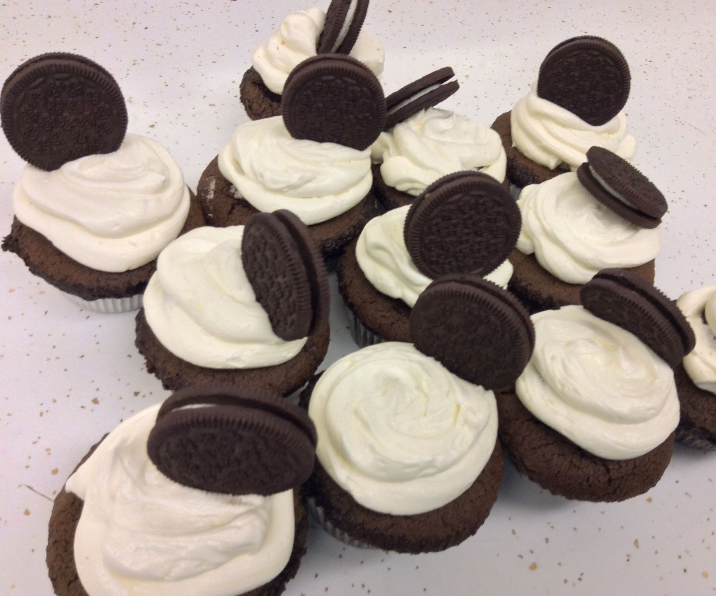 Oreo Cheesecake Cupcakes 