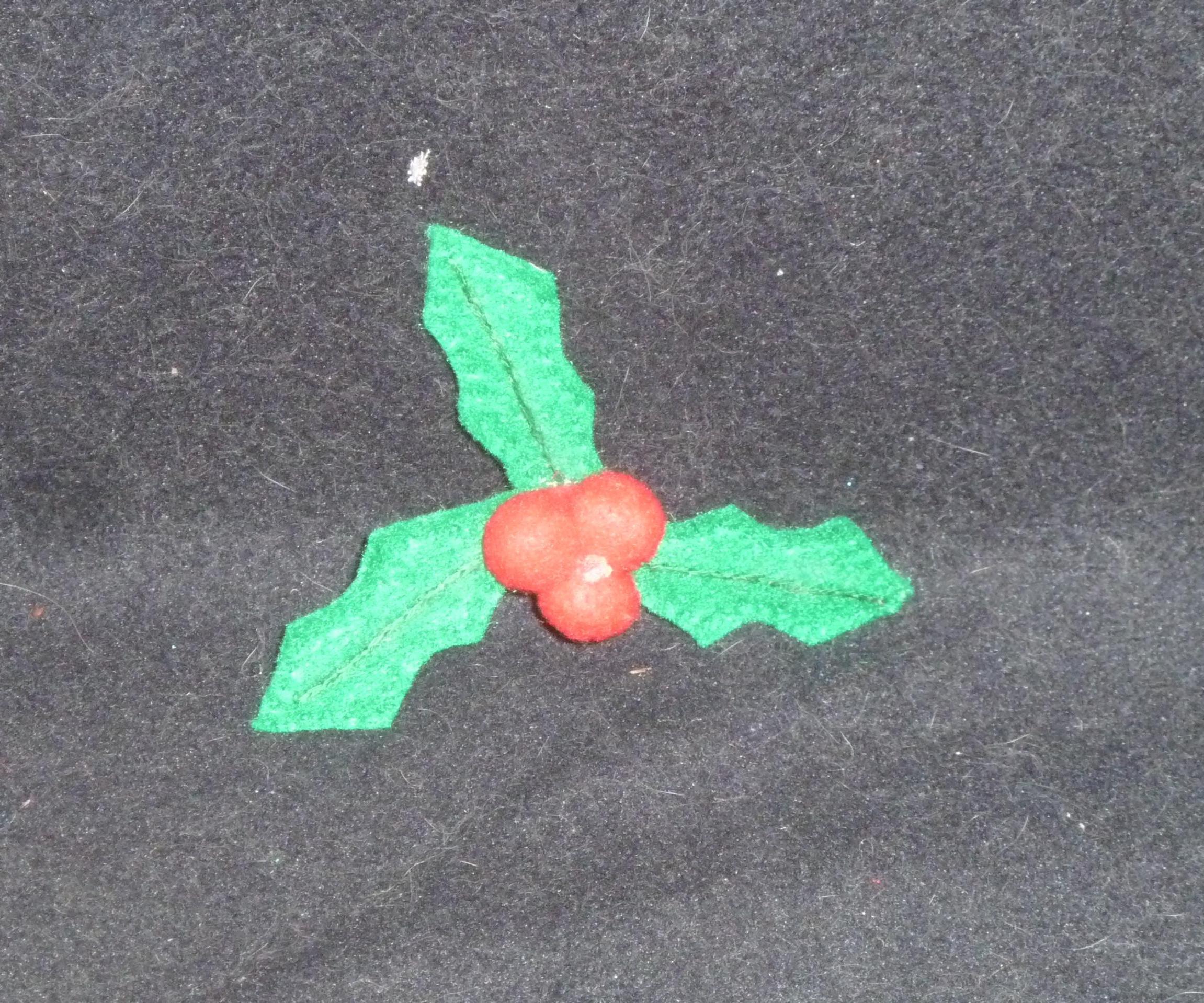 DIY: Easy Felt Holly