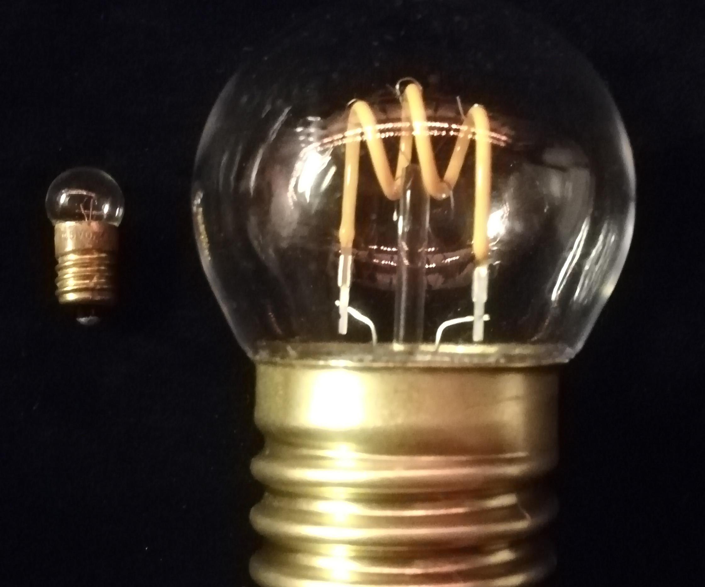 Mini Bulb (E10) Expanded to Goliath Size (E40)