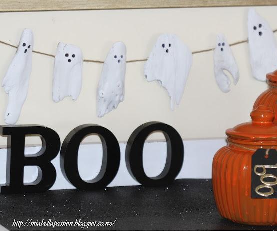 Driftwood Ghost Halloween Banner