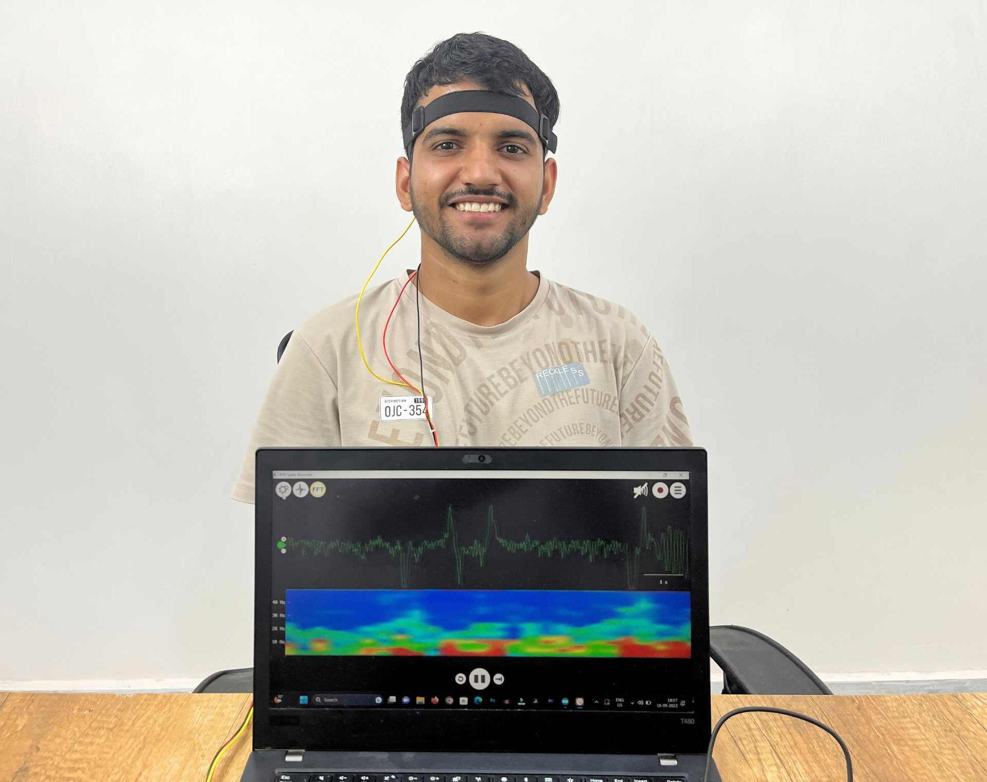 Recording EEG From Visual Cortex of Brain Using BioAmp EXG Pill