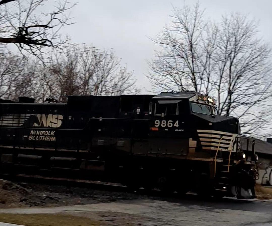 NS Dash-9 and AC44C6M Differences