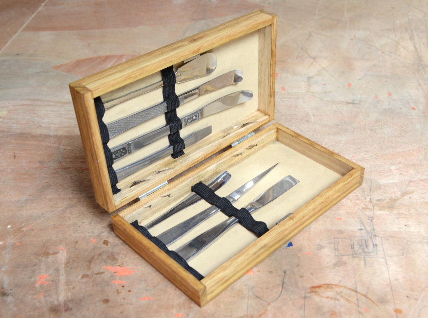 How to Make Spudgers (prying Tools) Out of Cutlery 