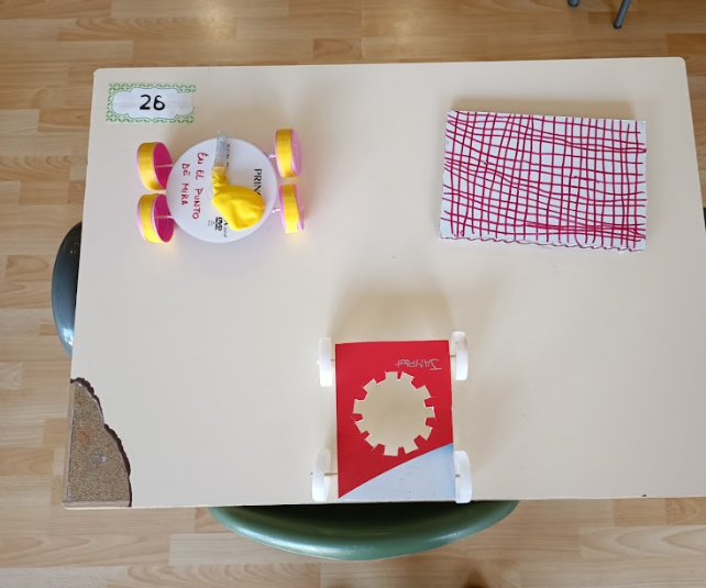 Coche Con Material Reciclado