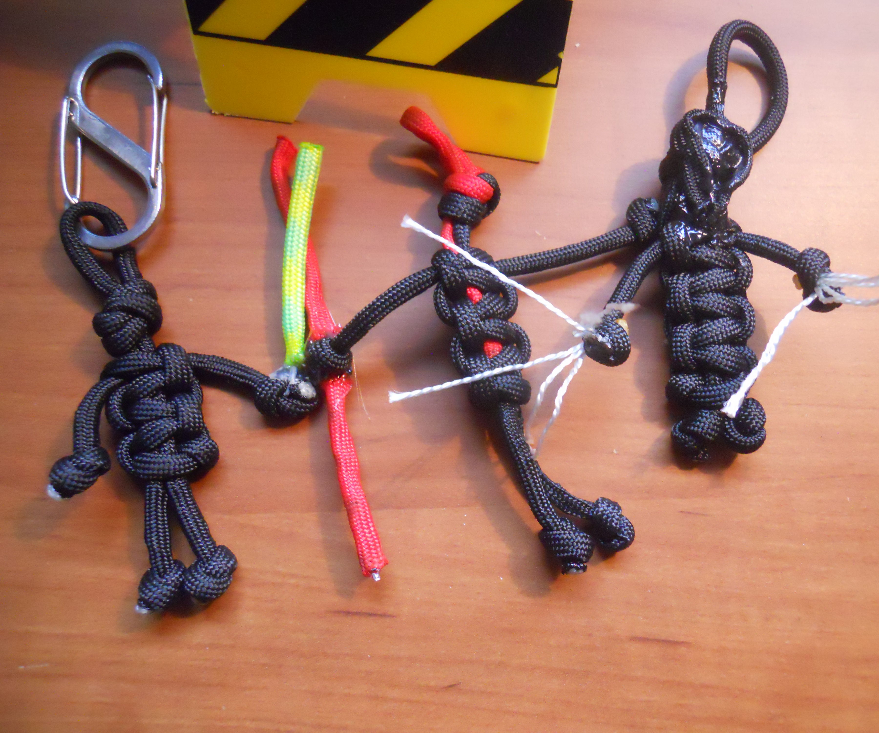 Paracord Jedi/Sith Key Fobs From Scraps