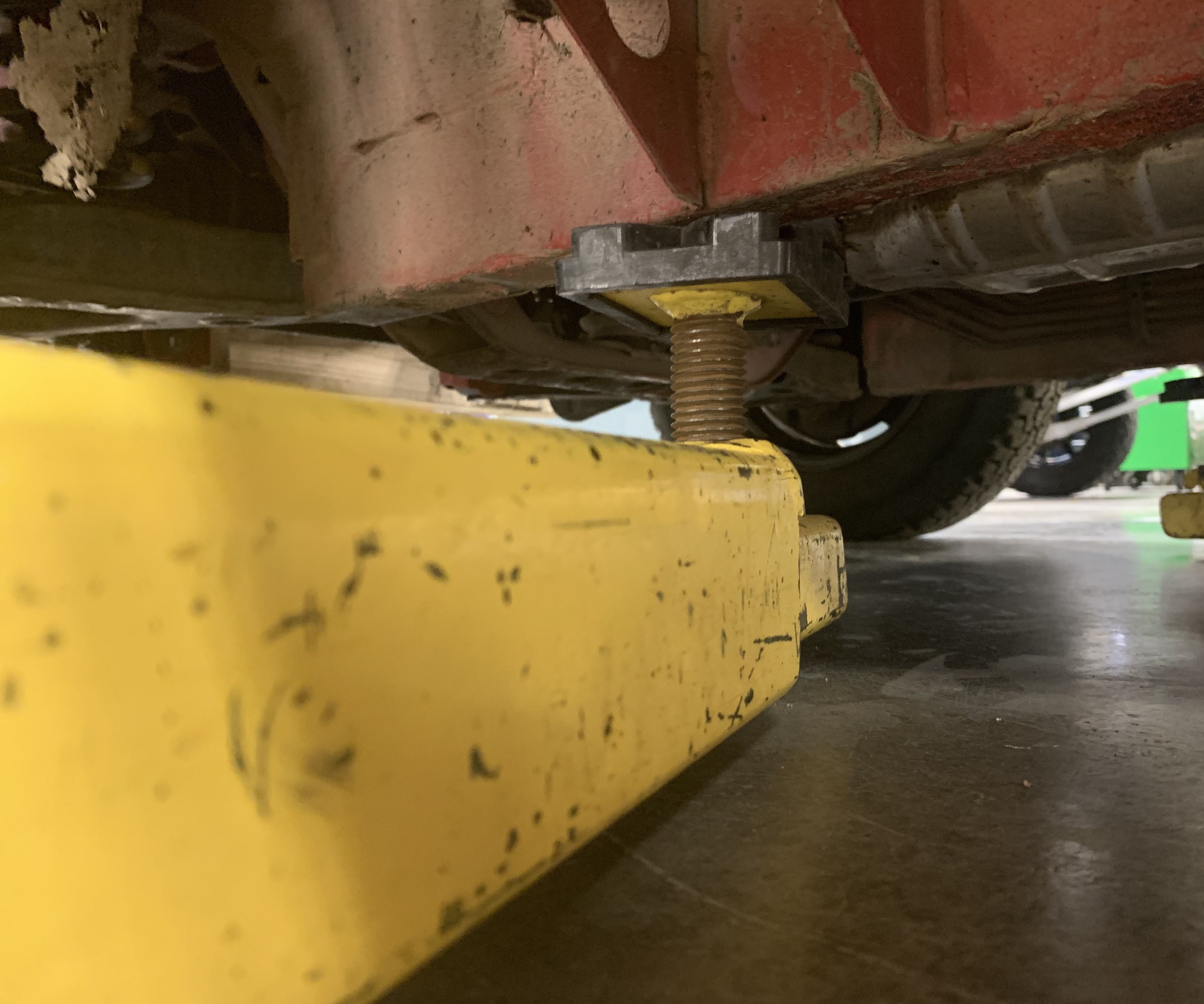 How to Use an Automotive Hoist