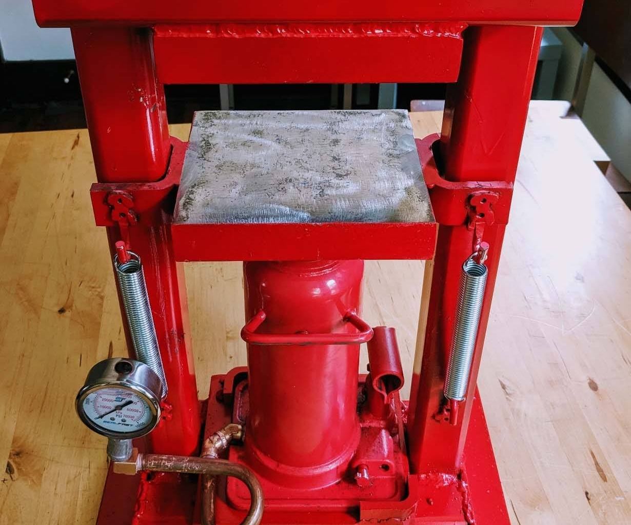 Small Benchtop 20‐Ton Hydraulic Press for  the Jeweler and Metalsmith