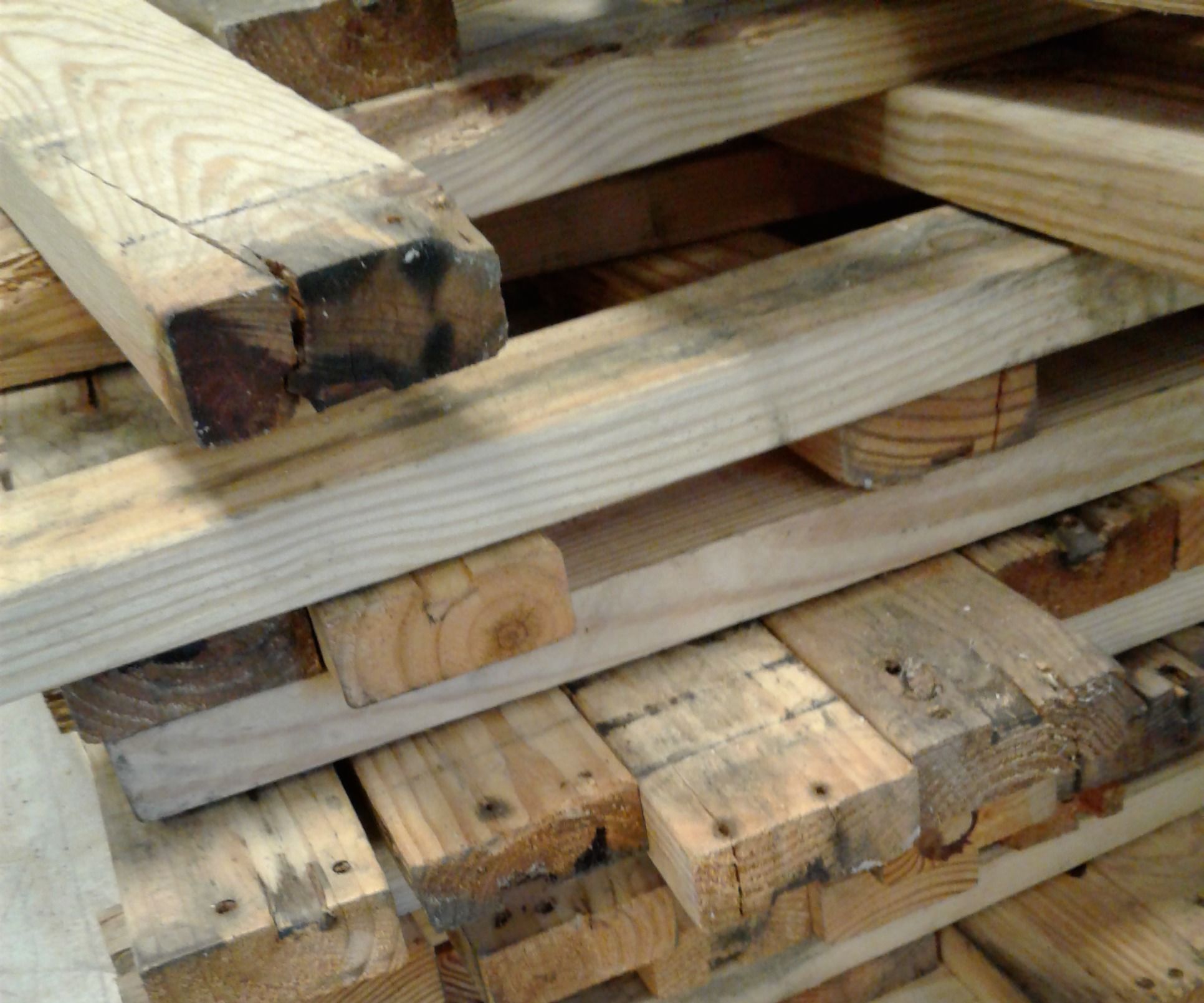 Little Kid Chair Made From Pallet Wood