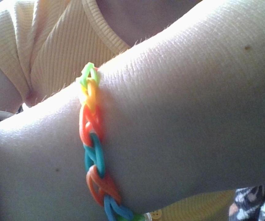 How to Make a Loom Bracelet With the Board