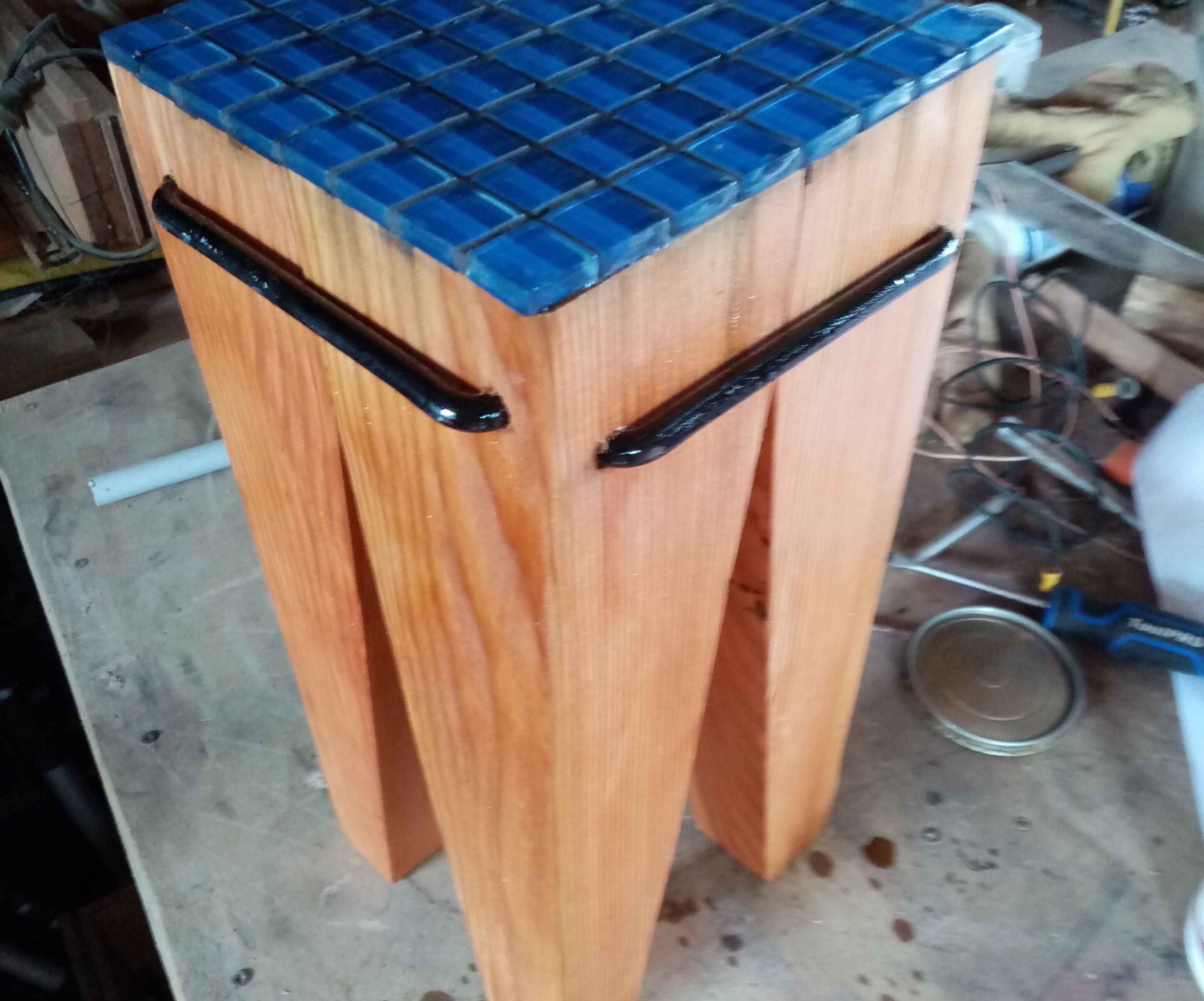 Simple Side Table From a Fence Post 